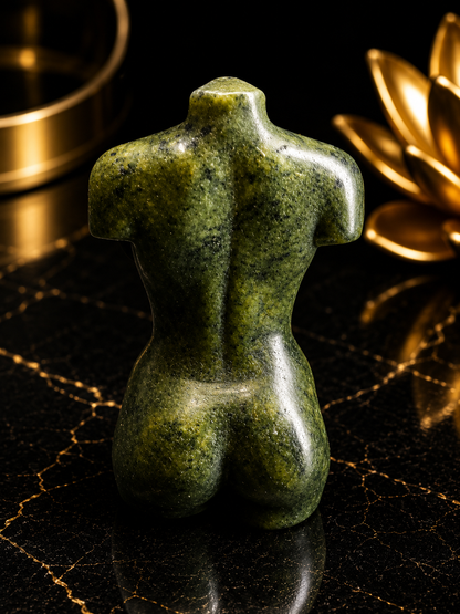Natural Green Jade Female Torso Carving – Handcrafted Crystal Body Figurine of 6 cm high (Copy)