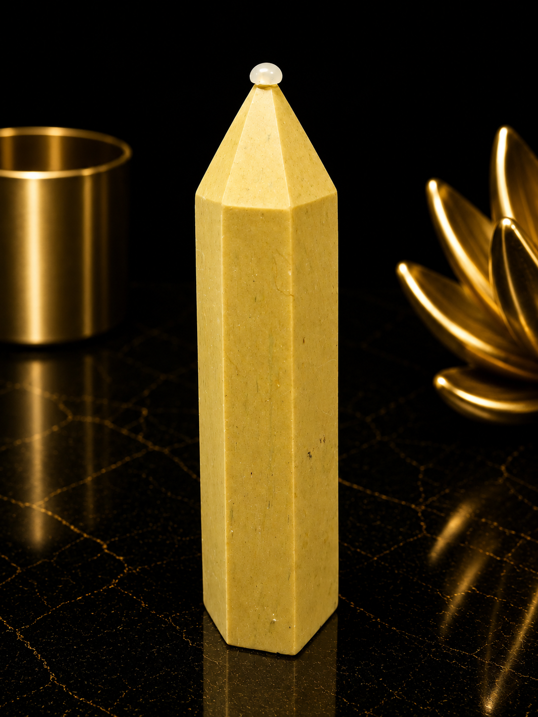 Tour en cristal de serpentine jaune naturelle (« nouvel jade ») 14,5 cm – Pointe de pierre polie pour la décoration intérieure et la collection de cristaux