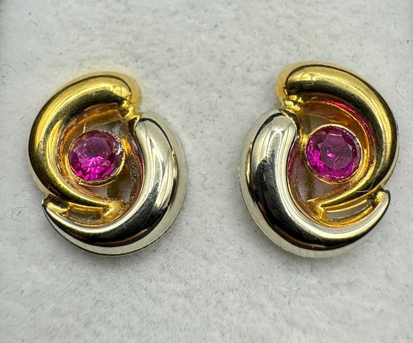 Earrings 18 kt. White gold, Yellow gold - with natural Rubies - Natural Gems Belgium