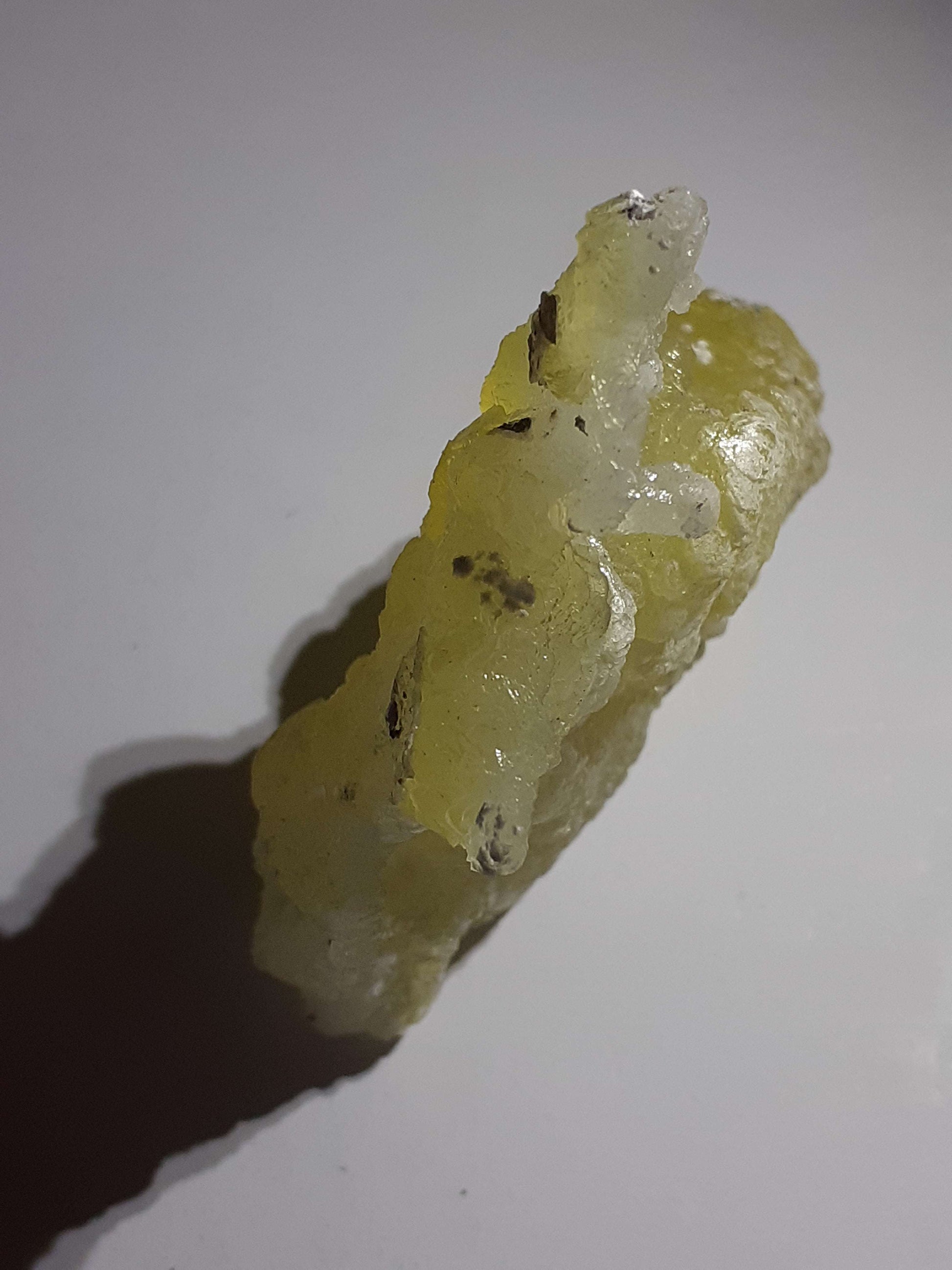 99 procent pure brucite, rough natural crystal cluster, 281.65 ct Natural Gems Belgium only natural gemstones crystals and clusters