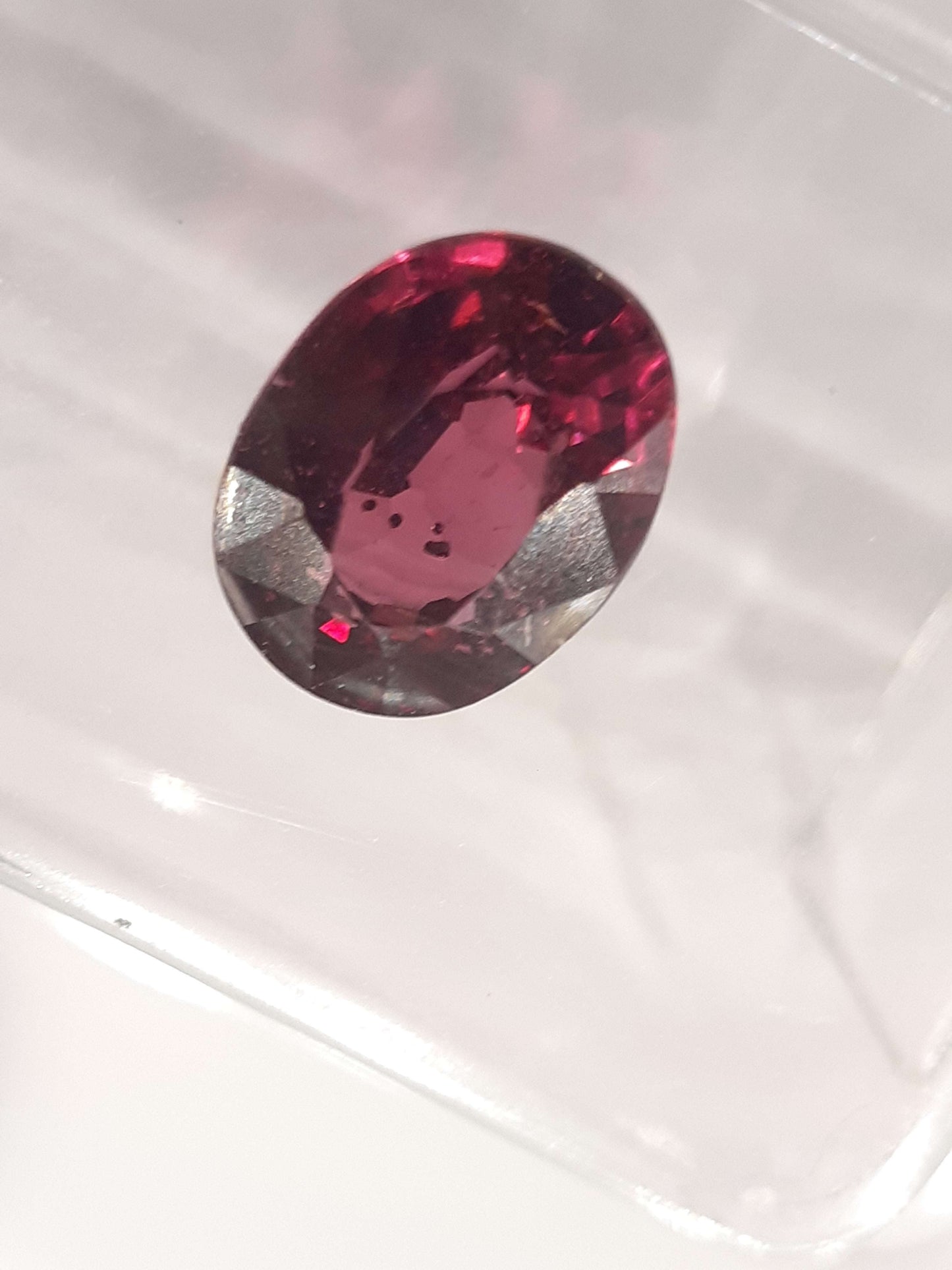 Certified Natural Rhodolite Garnet - 1.58 ct - oval cut - Tanzania - Sealed All Garnet Gemstones Natural Gems Belgium