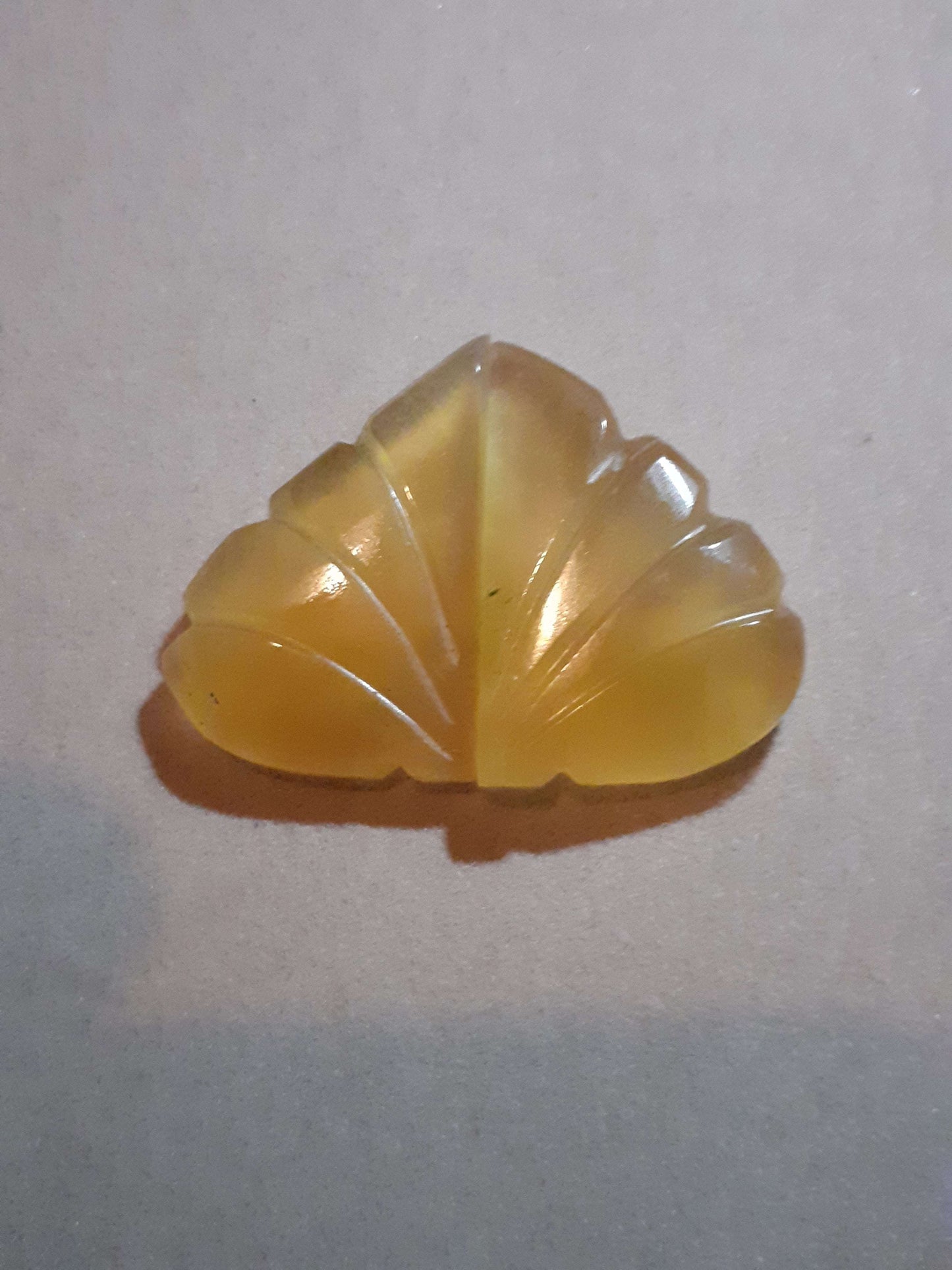 Handcarved Fluorite : pair of leaves forming heart - natural fluorite 40.05 ct Handcarved Gemstones and Minerals - All types Natural Gems Belgium