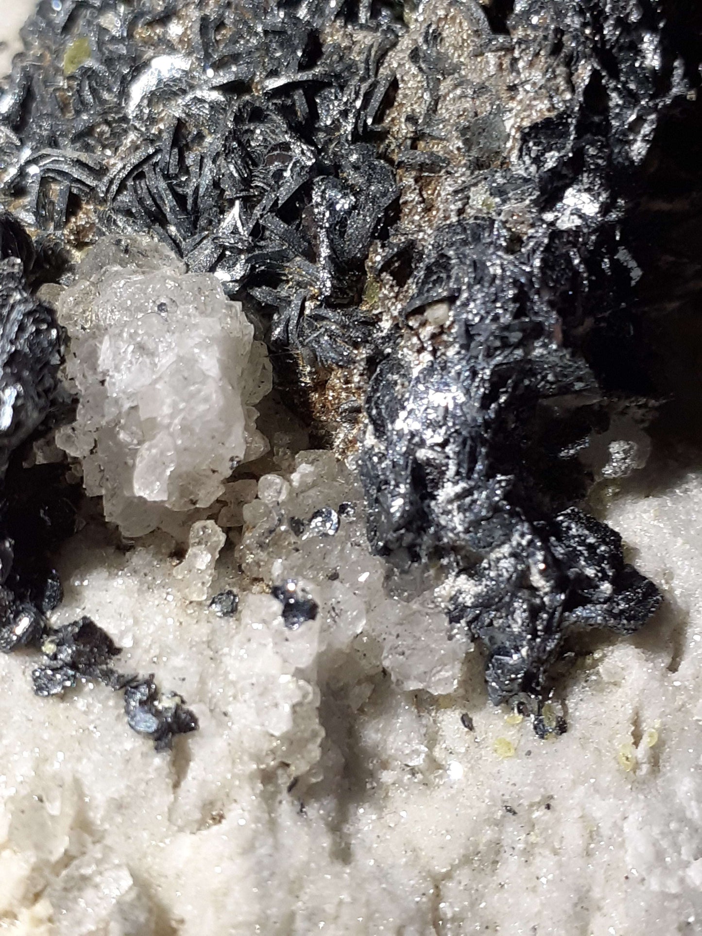 Medium Size Crystal Cluster of Black Hematite on base. Magnificent glitter ! All Hematite Gemstones - Hematite Crystal Clusters Natural Gems Belgium