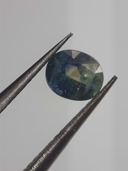 Natural Bicolor yellowish green and blue Sapphire - 0.58 ct - Oval - unheated - Certified by NGB All Sapphire Gemstones - Faceted Sapphire Natural Gems Belgium