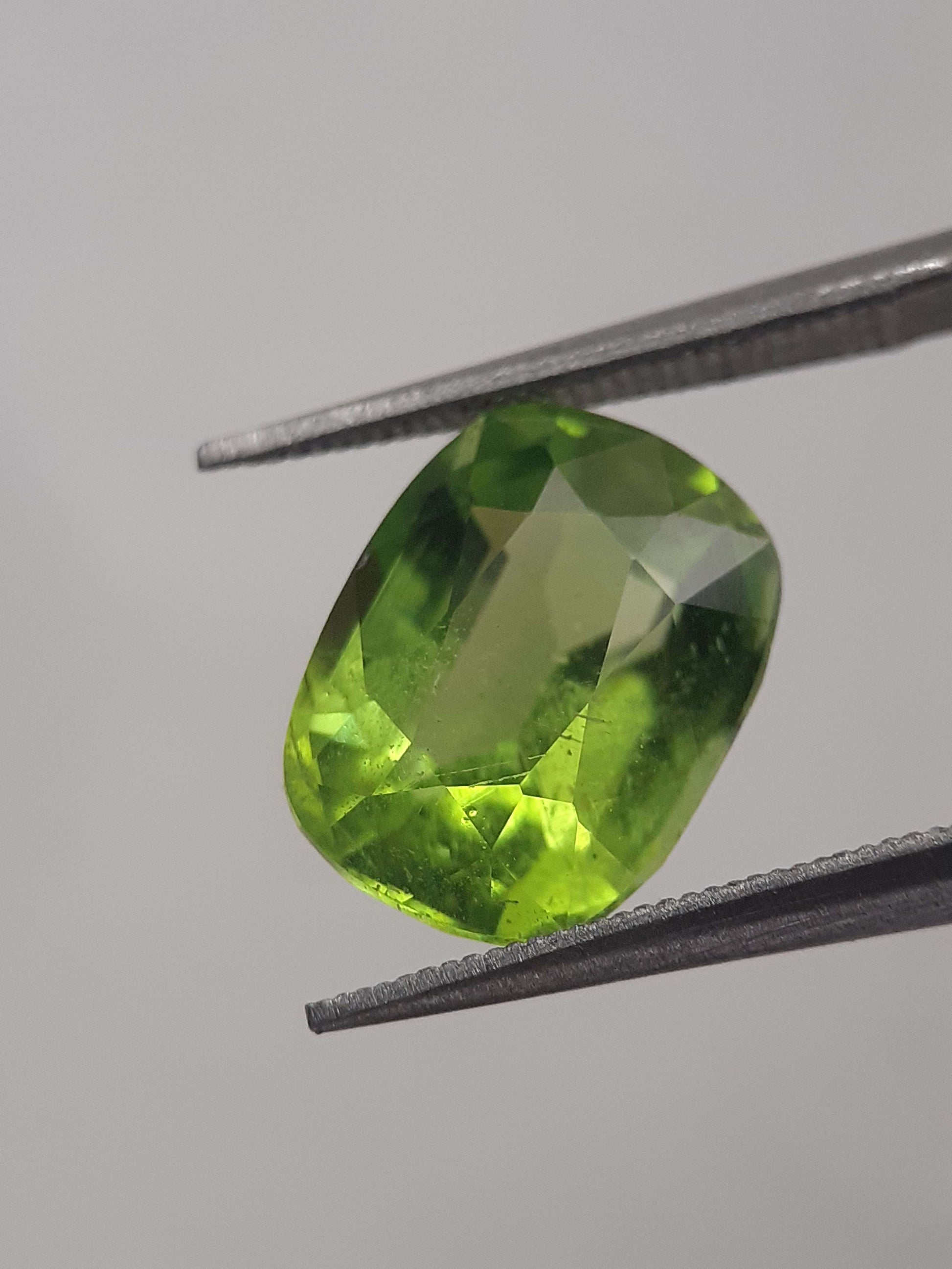 Natural Green Peridot - 3.309 ct - cushion - unheated - certified by NGB All Peridot Gemstones - Faceted Peridot Natural Gems Belgium