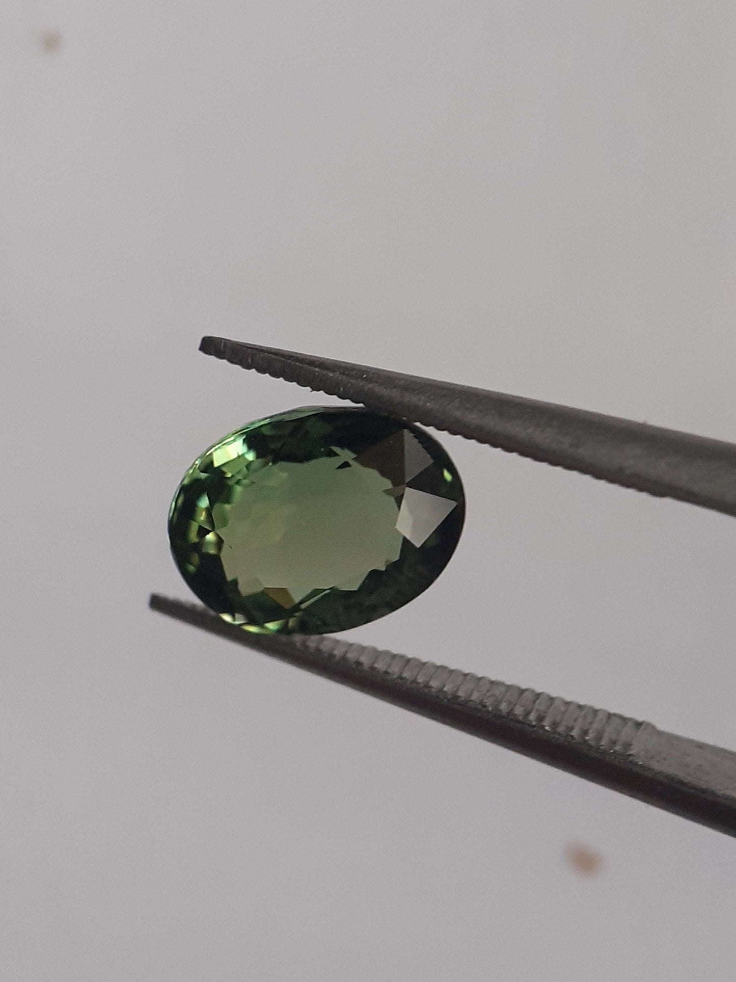 Natural Green Tourmaline - 1.639 ct - oval - clean - very good luster - unheated verdelite All Tourmaline Gemstones - Faceted Tourmaline Natural Gems Belgium