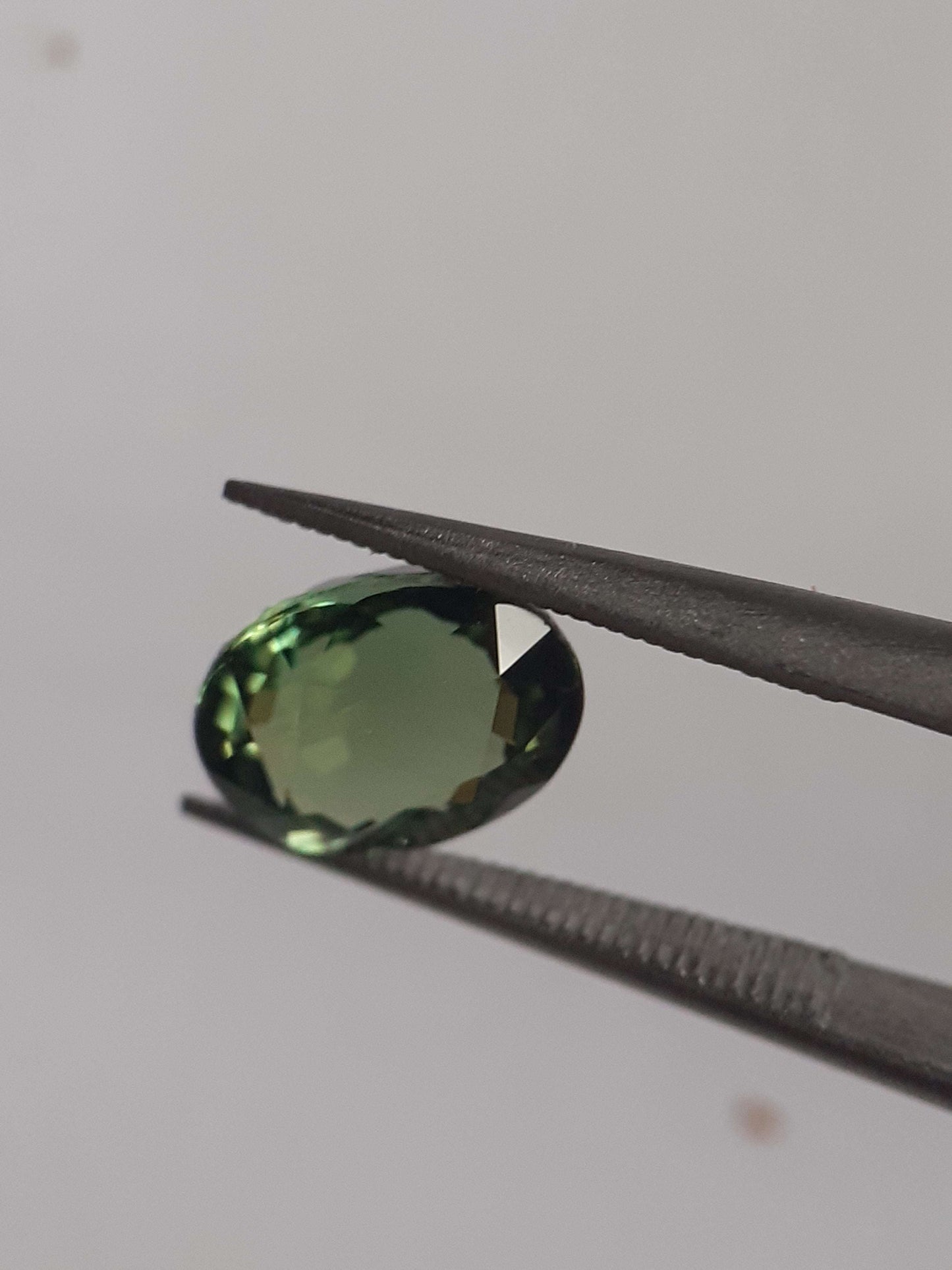 Natural Green Tourmaline - 1.639 ct - oval - clean - very good luster - unheated verdelite All Tourmaline Gemstones - Faceted Tourmaline Natural Gems Belgium