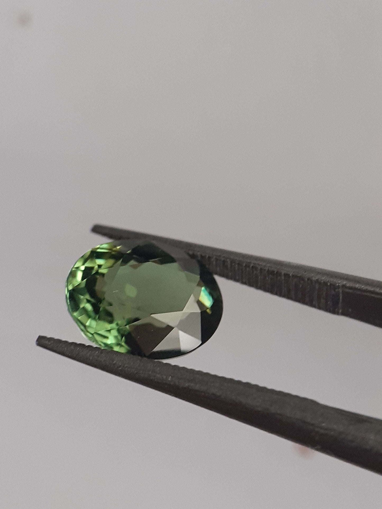 Natural Green Tourmaline - 1.639 ct - oval - clean - very good luster - unheated verdelite All Tourmaline Gemstones - Faceted Tourmaline Natural Gems Belgium