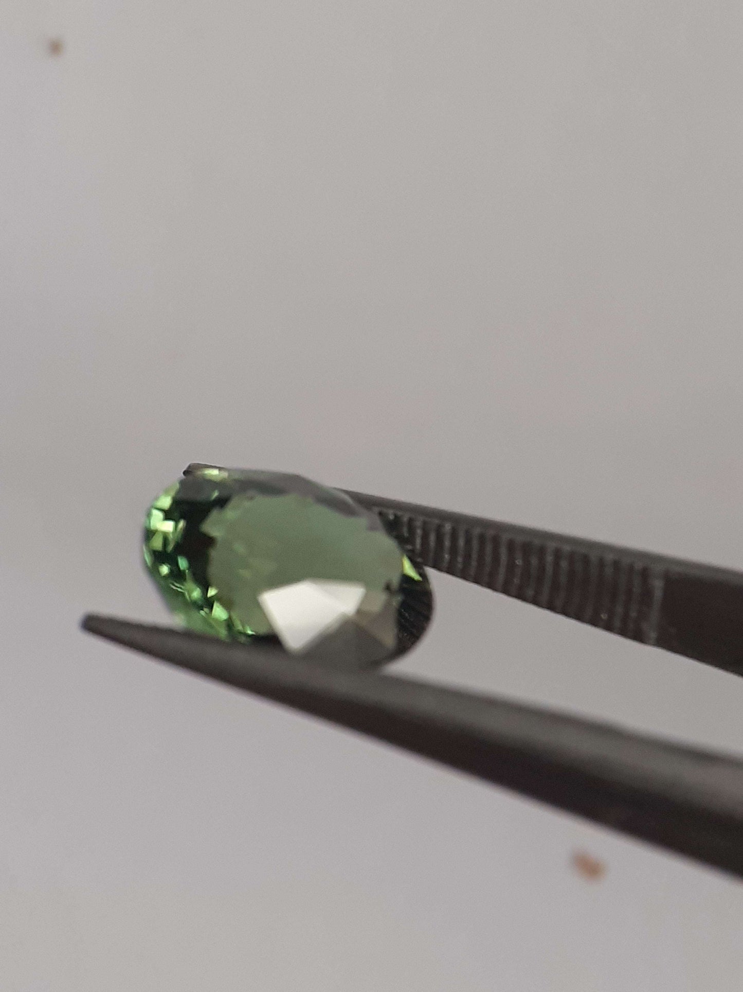 Natural Green Tourmaline - 1.639 ct - oval - clean - very good luster - unheated verdelite All Tourmaline Gemstones - Faceted Tourmaline Natural Gems Belgium