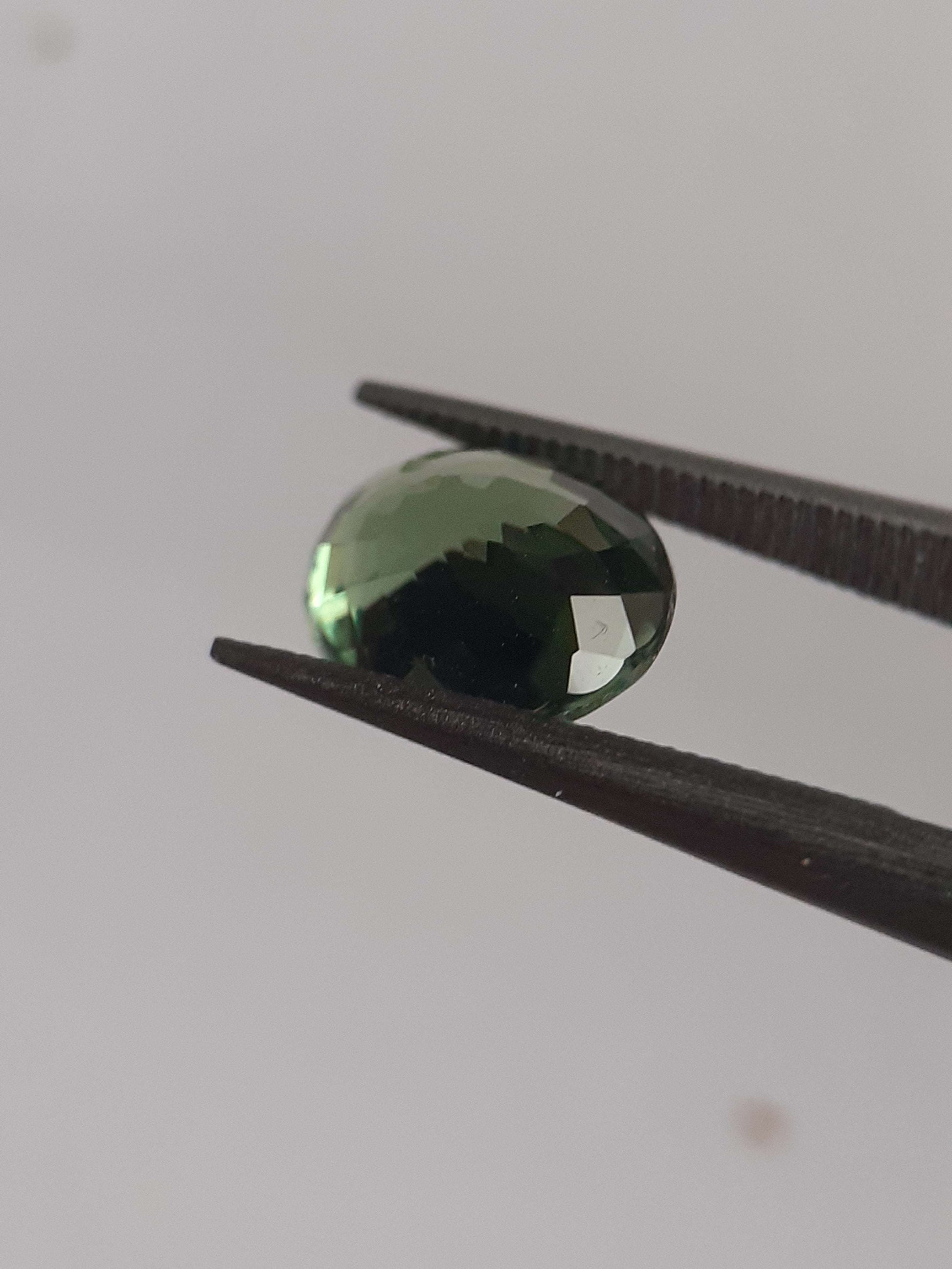 Natural Green Tourmaline - 1.639 ct - oval - clean - very good luster - unheated verdelite All Tourmaline Gemstones - Faceted Tourmaline Natural Gems Belgium