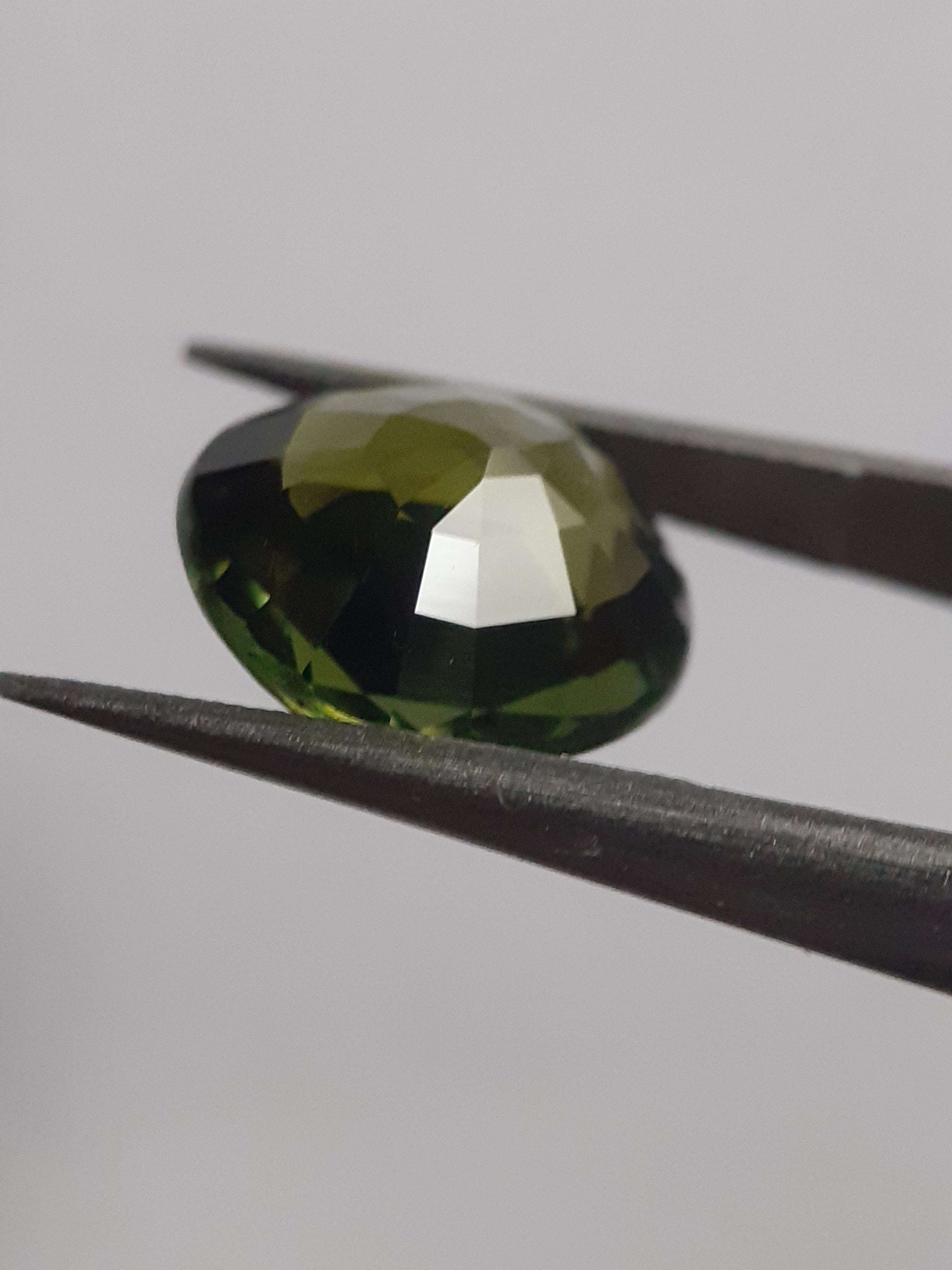 Natural Green Tourmaline - 3.429 ct - cushion - AAA grade - unheated verdelite All Tourmaline Gemstones - Faceted Tourmaline Natural Gems Belgium