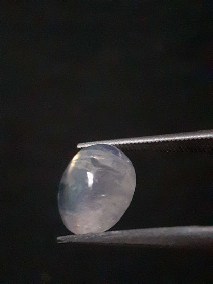 Natural Moonstone - yellow and blue adularescence - 1.965 ct - oval - certified natural All Moonstone Gemstones Natural Gems Belgium