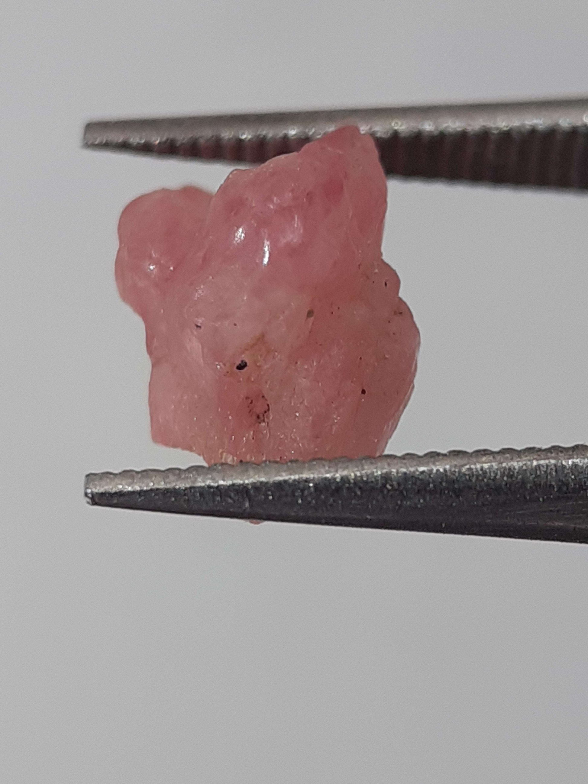 Natural Pink Spinel - 1.53 ct - Rough Gemstone - unheated All Spinel Gemstones - Rough Spinel Natural Gems Belgium