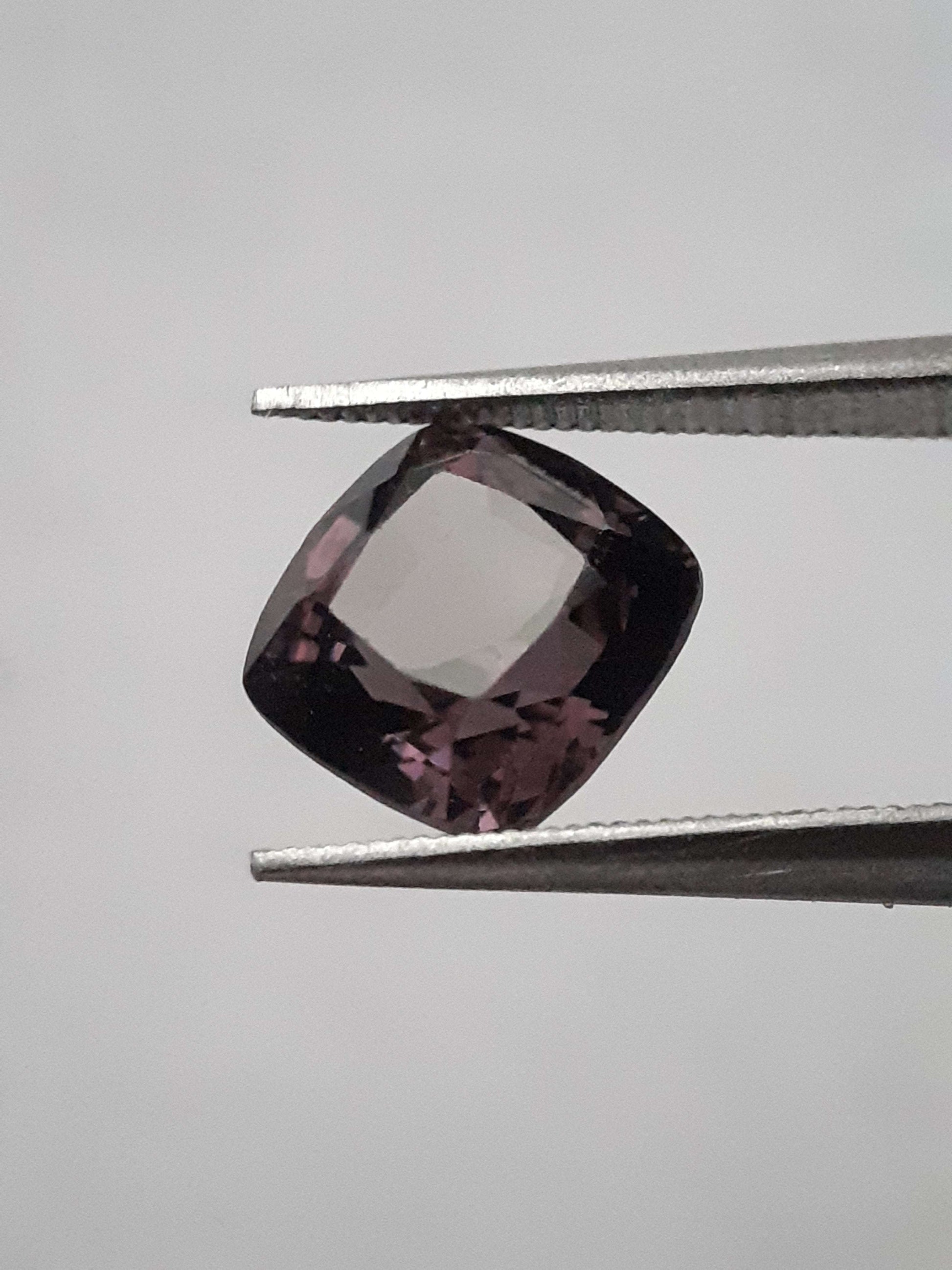 Natural Purple spinel - 2.50 ct - cushion - unheated - certified by NGB All Spinel Gemstones Natural Gems Belgium