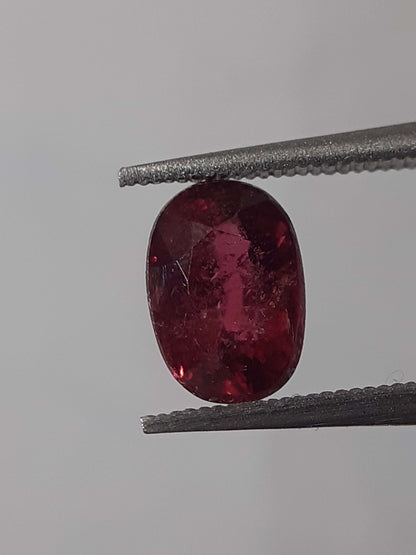 Natural Purplish pink Tourmaline - 0.84 ct - oval - unheated - certified by NGB All Tourmaline Gemstones - Faceted Tourmaline Natural Gems Belgium