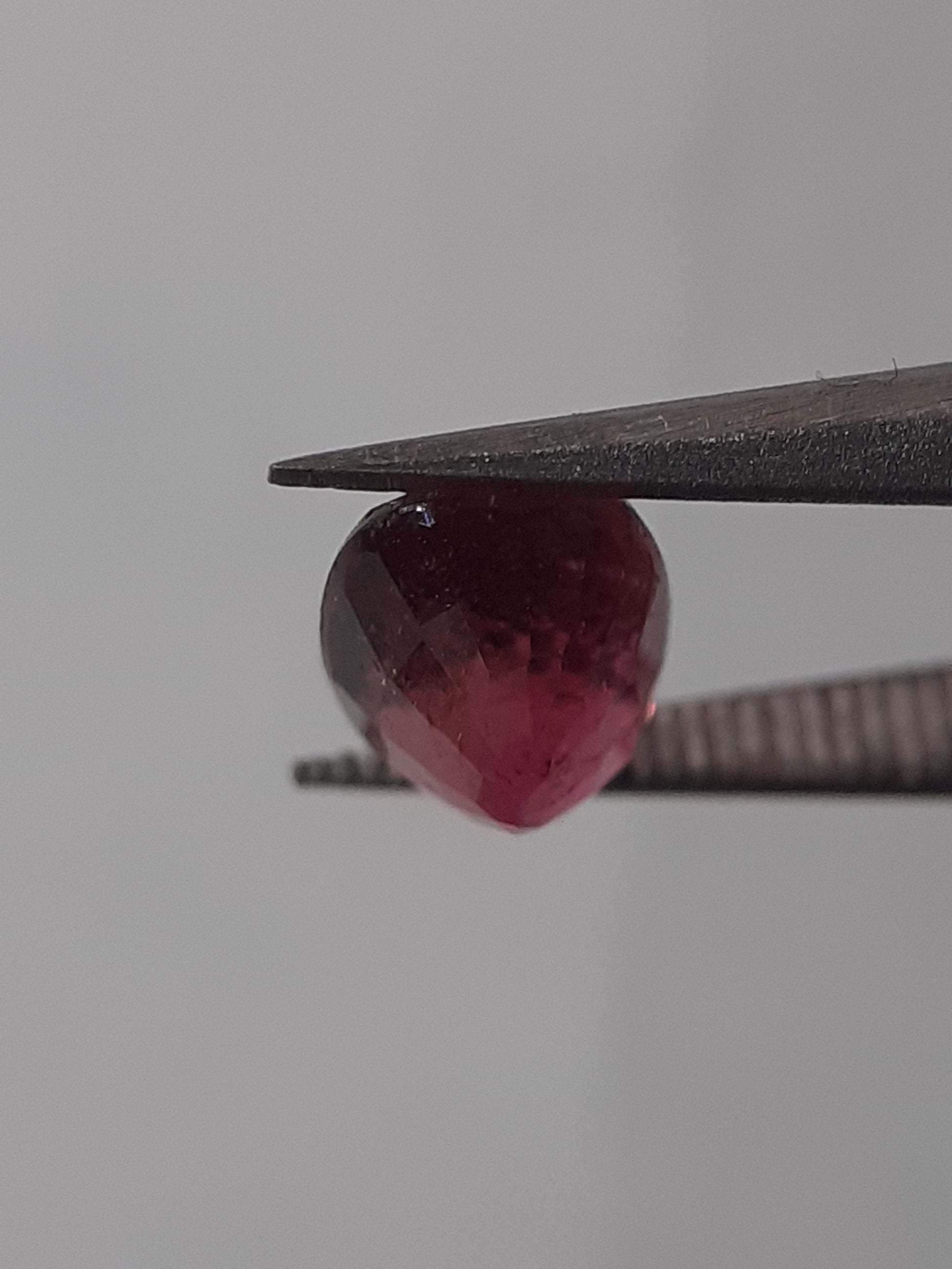 Natural Purplish pink Tourmaline - 0.84 ct - oval - unheated - certified by NGB All Tourmaline Gemstones - Faceted Tourmaline Natural Gems Belgium