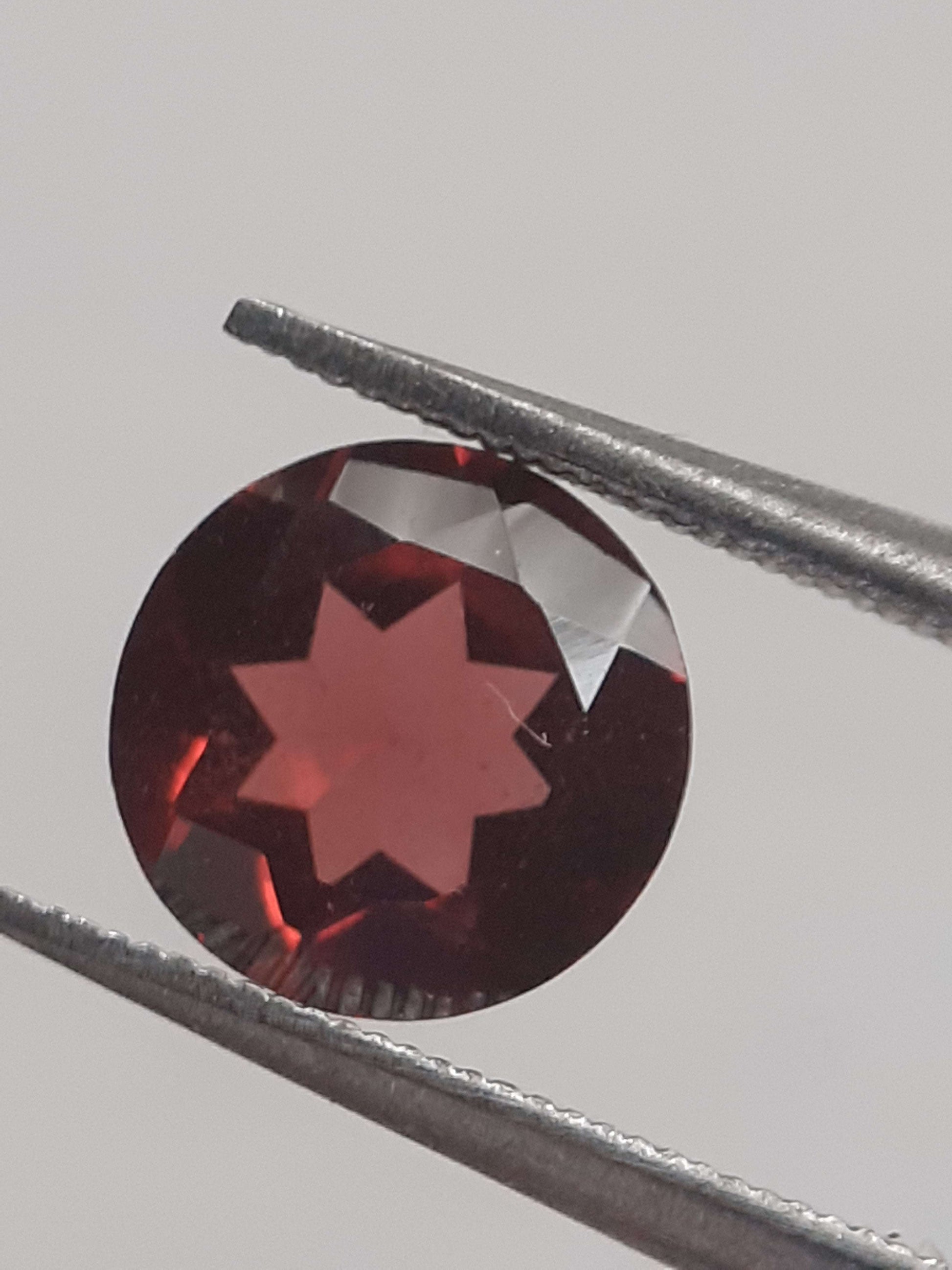 Natural Red Rhodolite Garnet - 1.318 ct - round - unheated All Garnet Gemstones Natural Gems Belgium