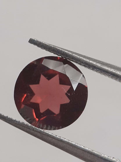 Natural Red Rhodolite Garnet - 1.318 ct - round - unheated All Garnet Gemstones Natural Gems Belgium