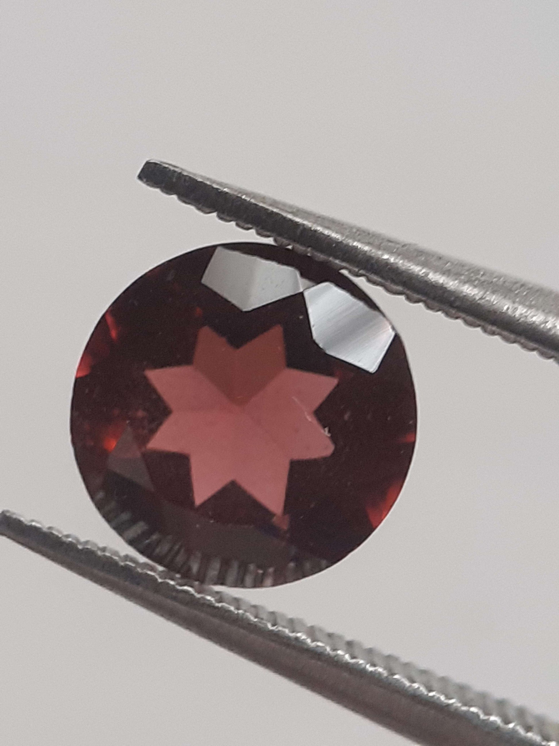 Natural Red Rhodolite Garnet - 1.318 ct - round - unheated All Garnet Gemstones Natural Gems Belgium