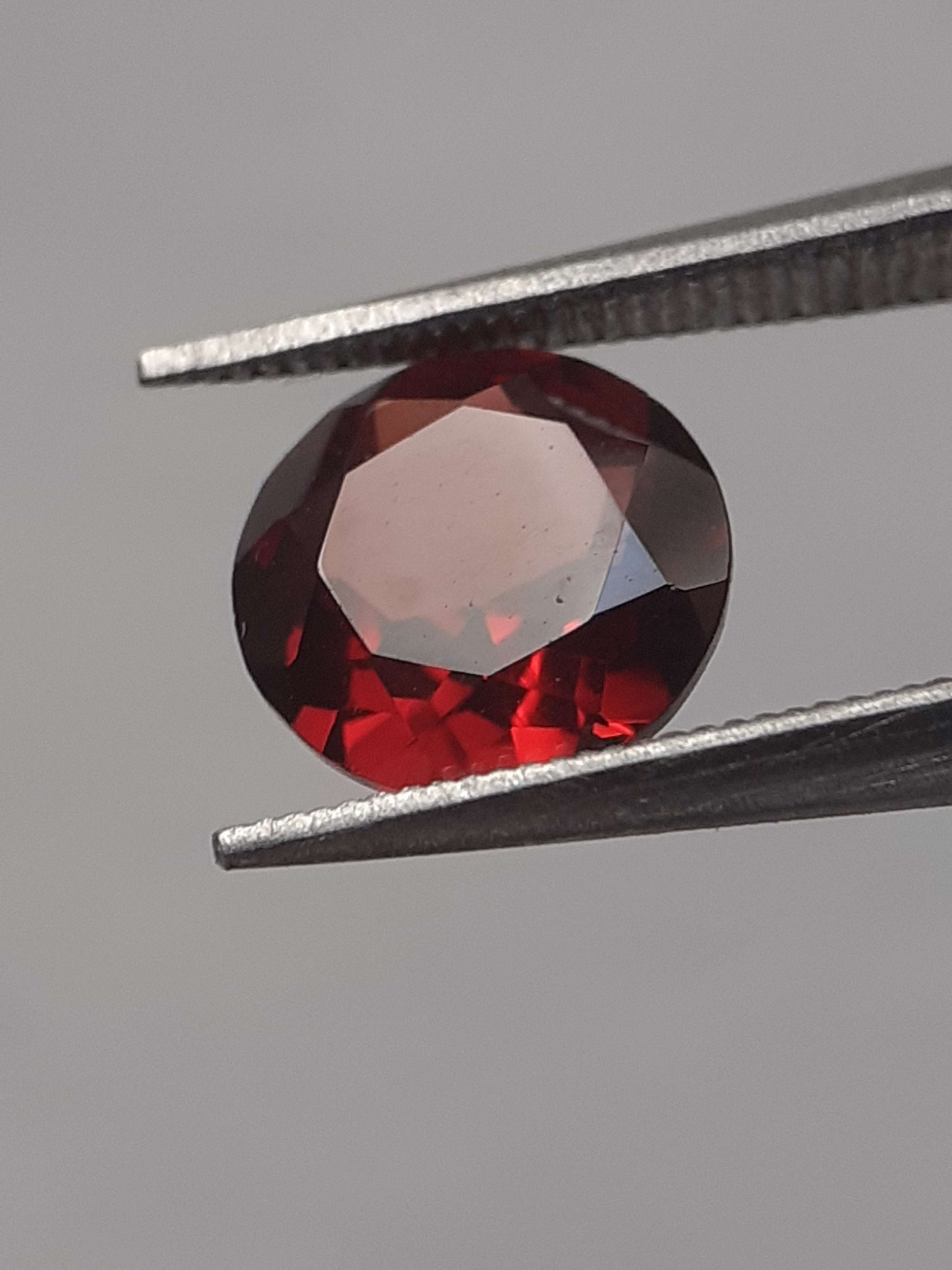 Natural Gems Belgium - All Garnet Gemstones - Natural Red Rhodolite Garnet - 1.384 ct - round - unheated *** € 12.81