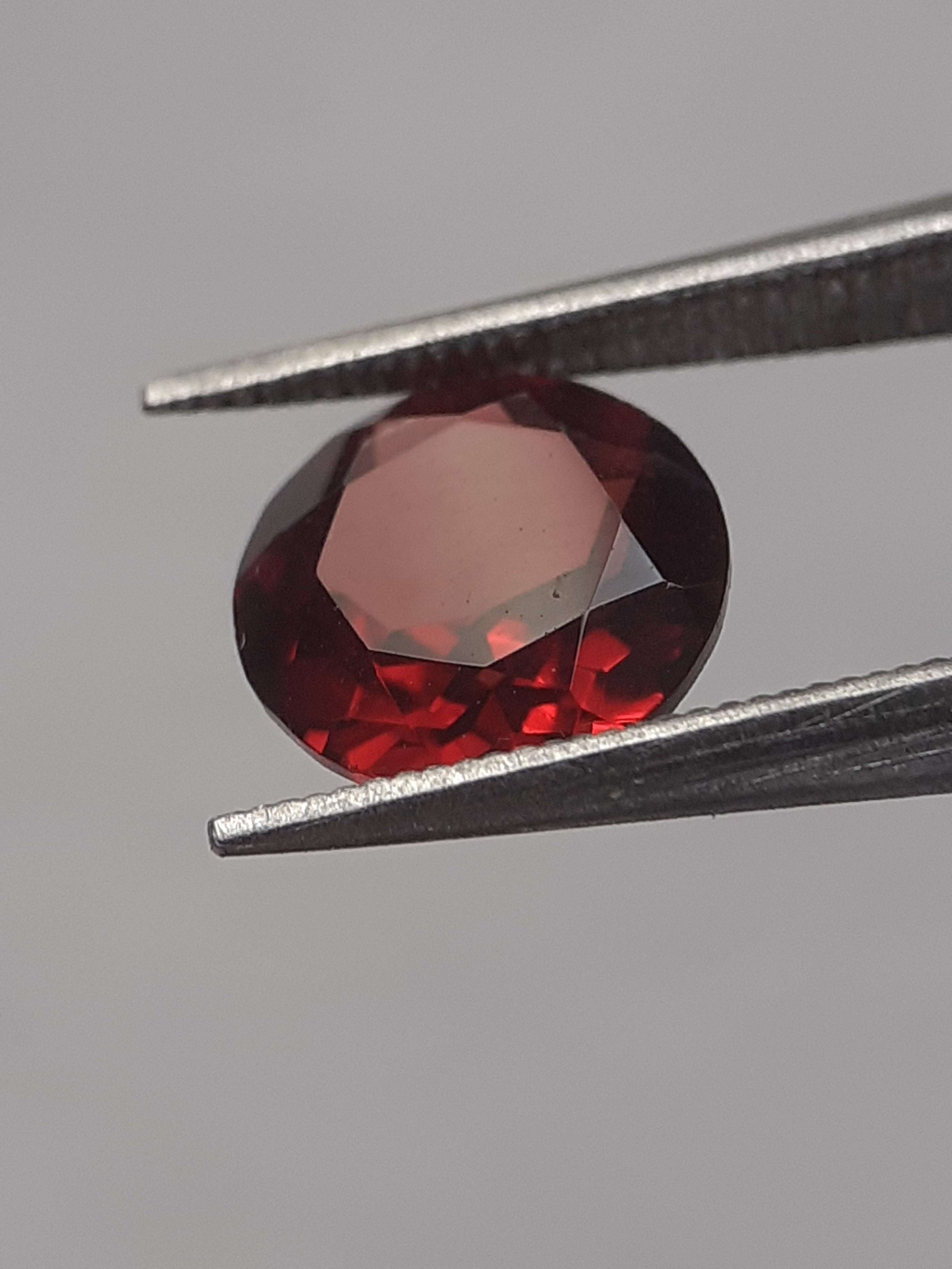 Natural Red Rhodolite Garnet - 1.384 ct - round - unheated All Garnet Gemstones Natural Gems Belgium