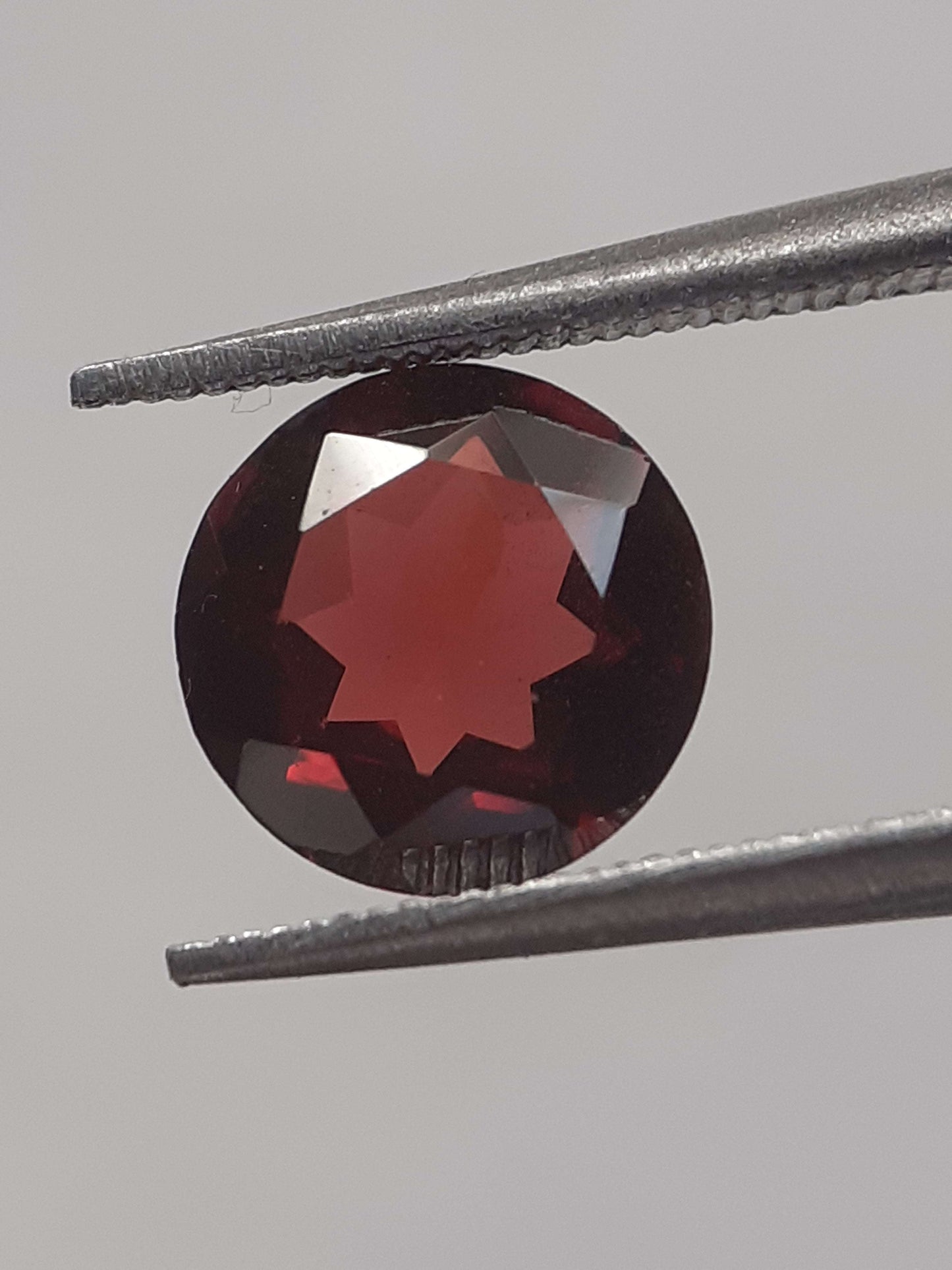 Natural Red Rhodolite Garnet - 1.384 ct - round - unheated All Garnet Gemstones Natural Gems Belgium