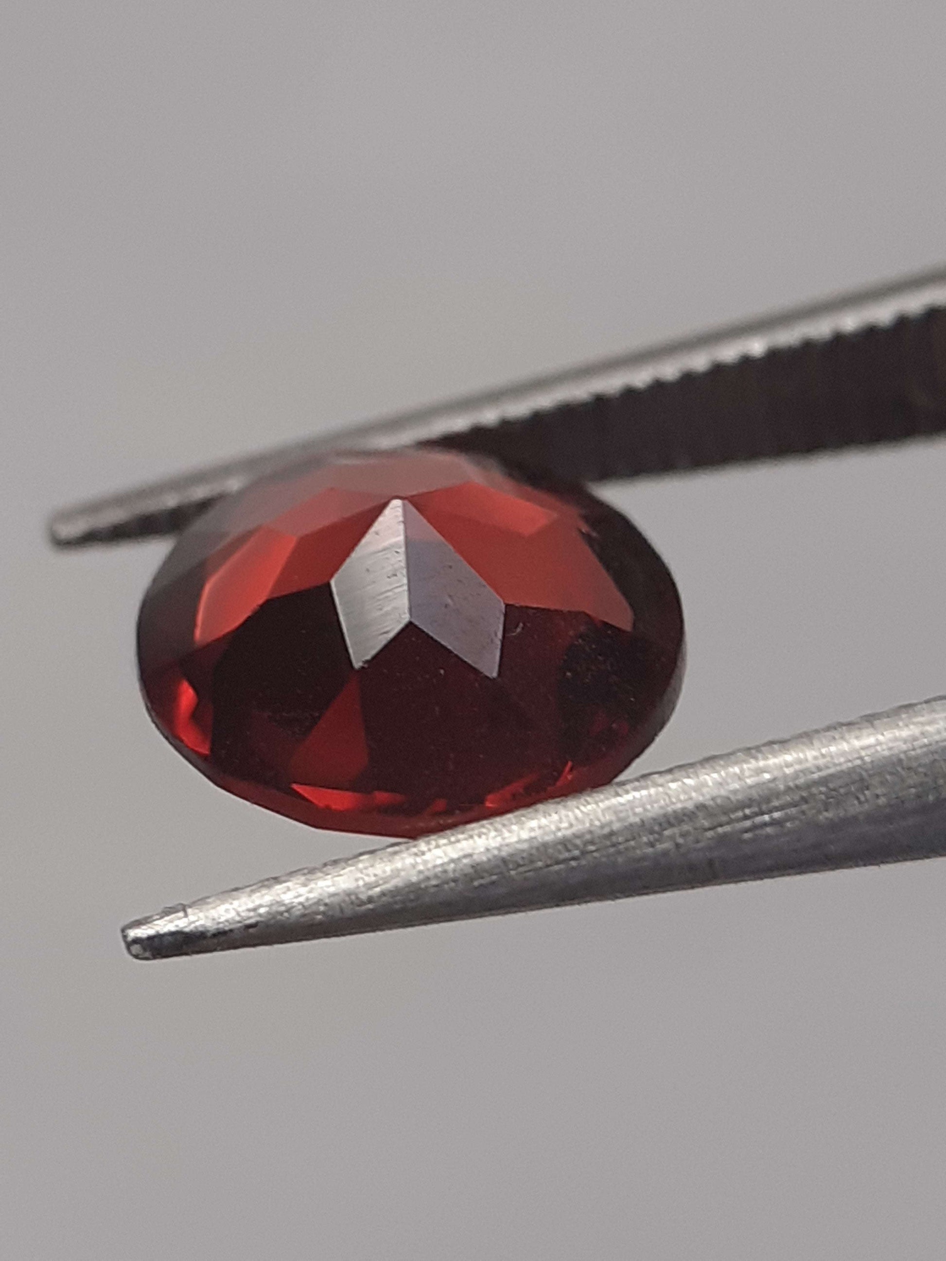 Natural Red Rhodolite Garnet - 1.384 ct - round - unheated All Garnet Gemstones Natural Gems Belgium