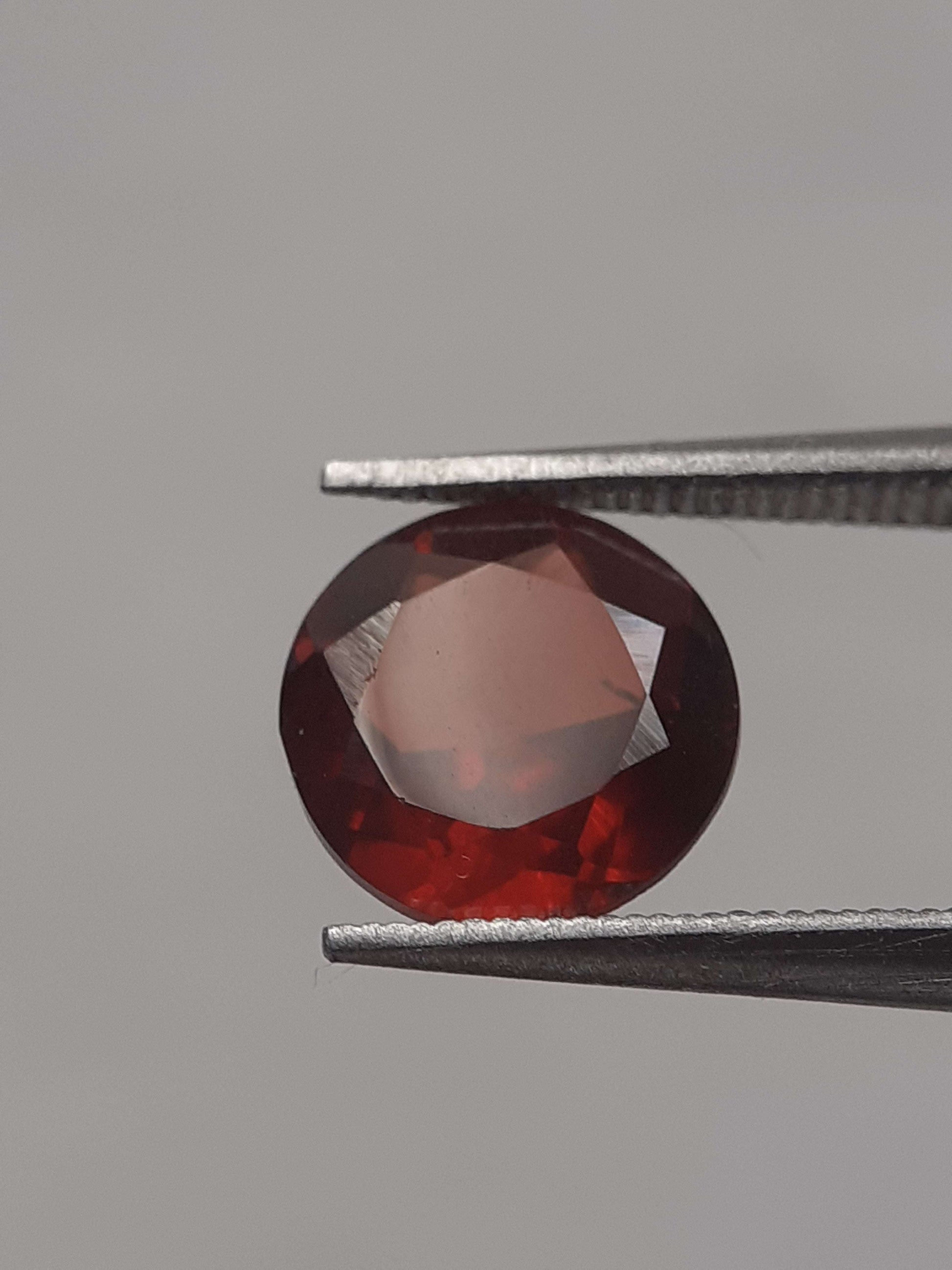 Natural Gems Belgium - All Garnet Gemstones - Natural Red Rhodolite Garnet - 1.475 ct - round - unheated *** € 13.65