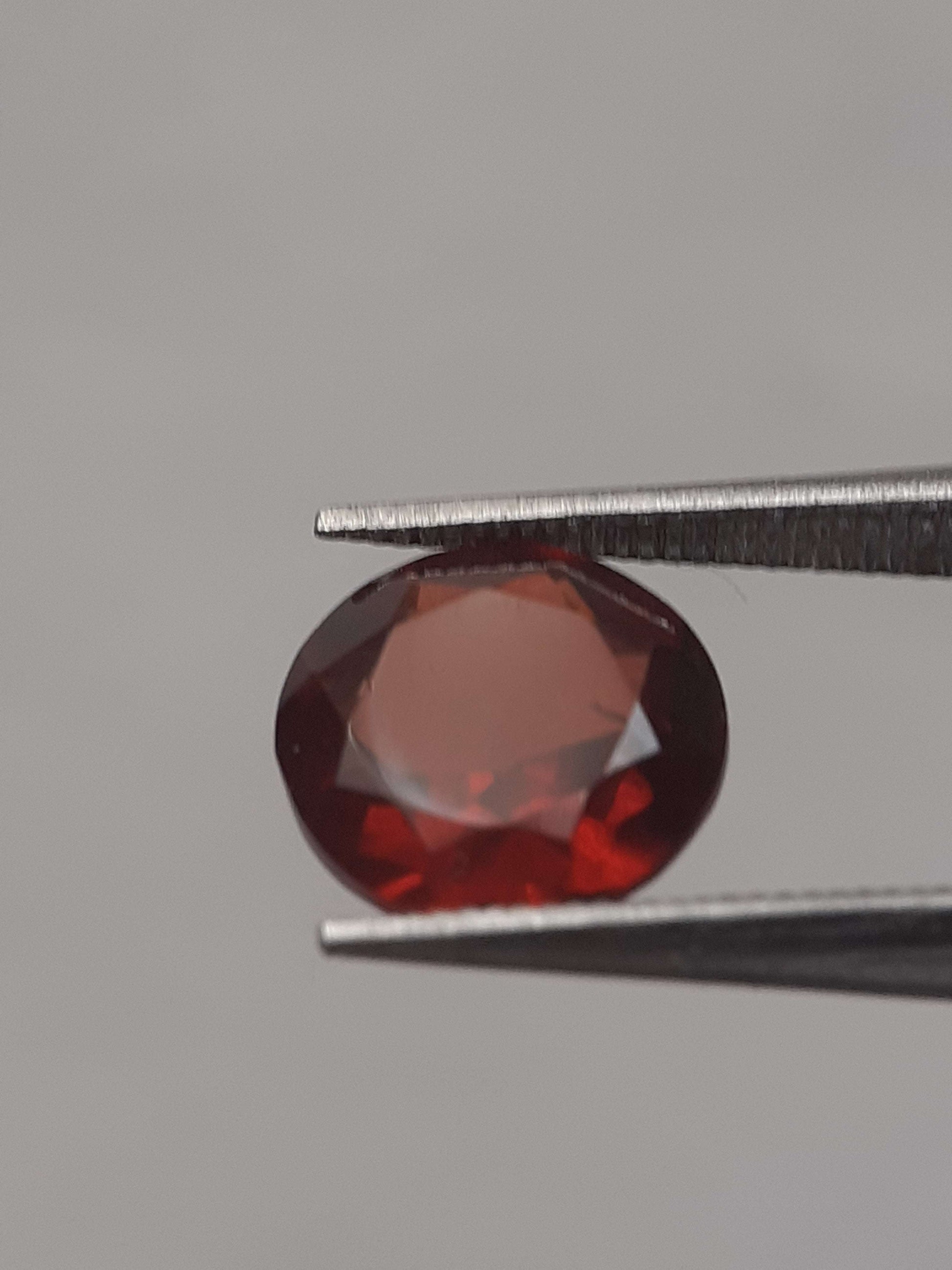 Natural Red Rhodolite Garnet - 1.475 ct - round - unheated All Garnet Gemstones Natural Gems Belgium