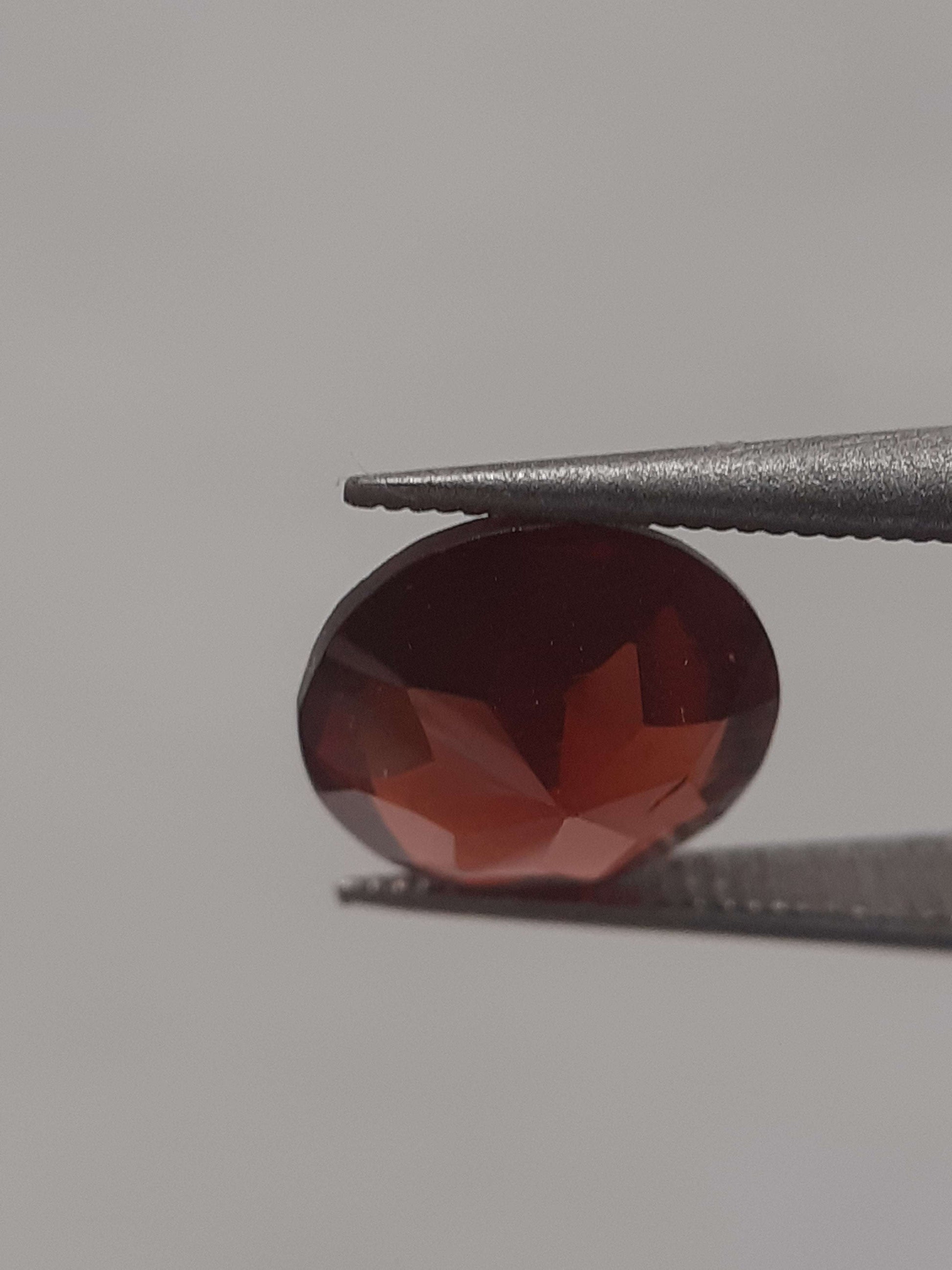 Natural Red Rhodolite Garnet - 1.475 ct - round - unheated All Garnet Gemstones Natural Gems Belgium