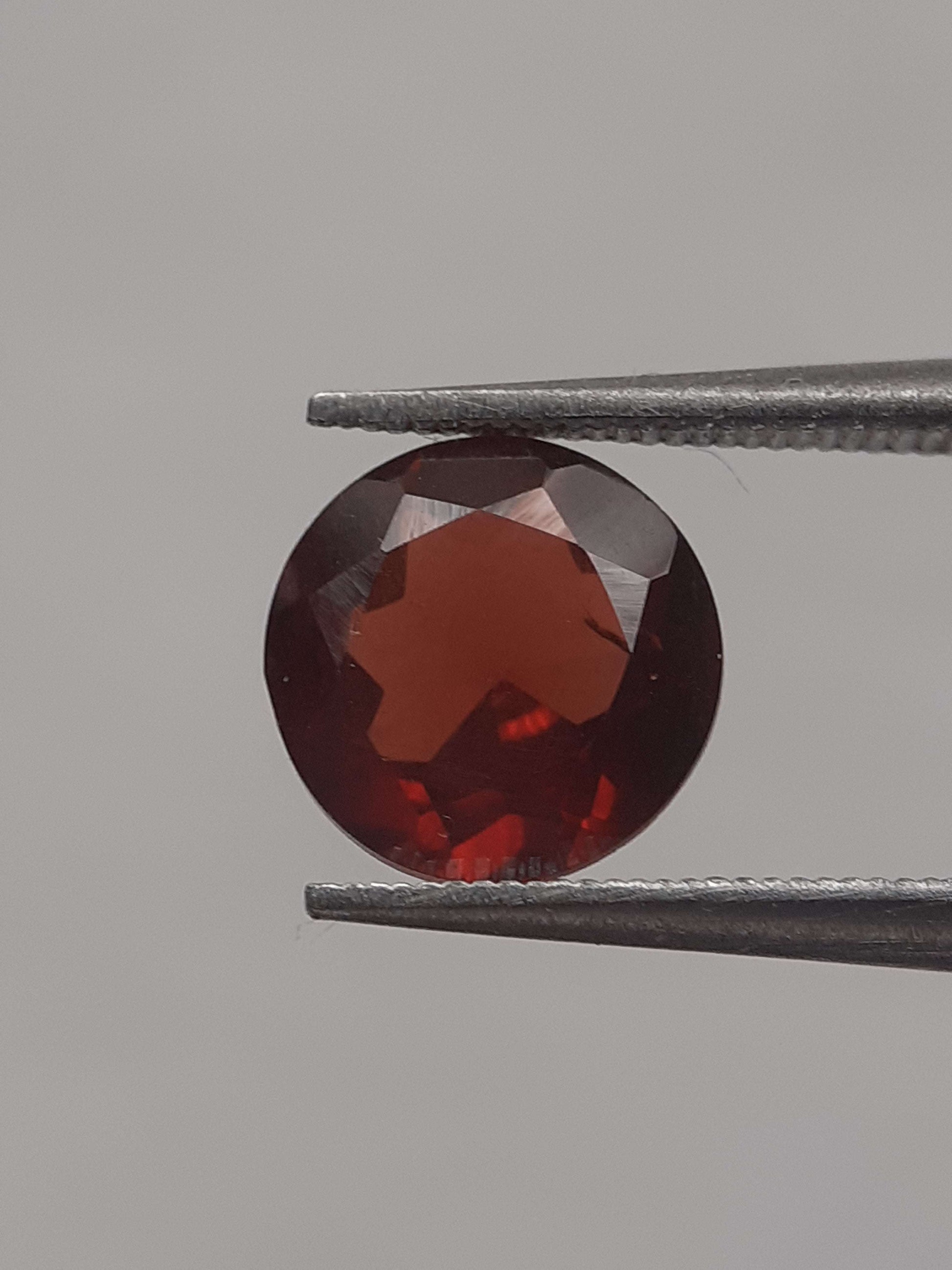 Natural Red Rhodolite Garnet - 1.475 ct - round - unheated All Garnet Gemstones Natural Gems Belgium