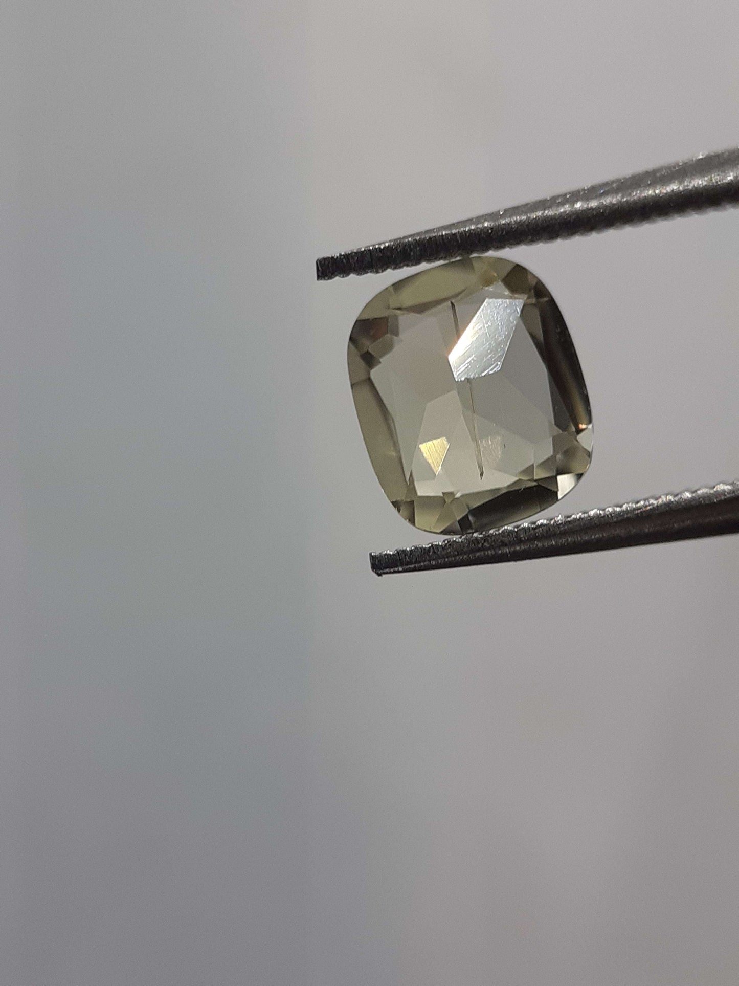 Natural Yellowish green Diaspore - 0.66 ct - Cushion - unheated - needle inclusion - certified by NGB All Diaspore Gemstones - Faceted Diaspore Natural Gems Belgium