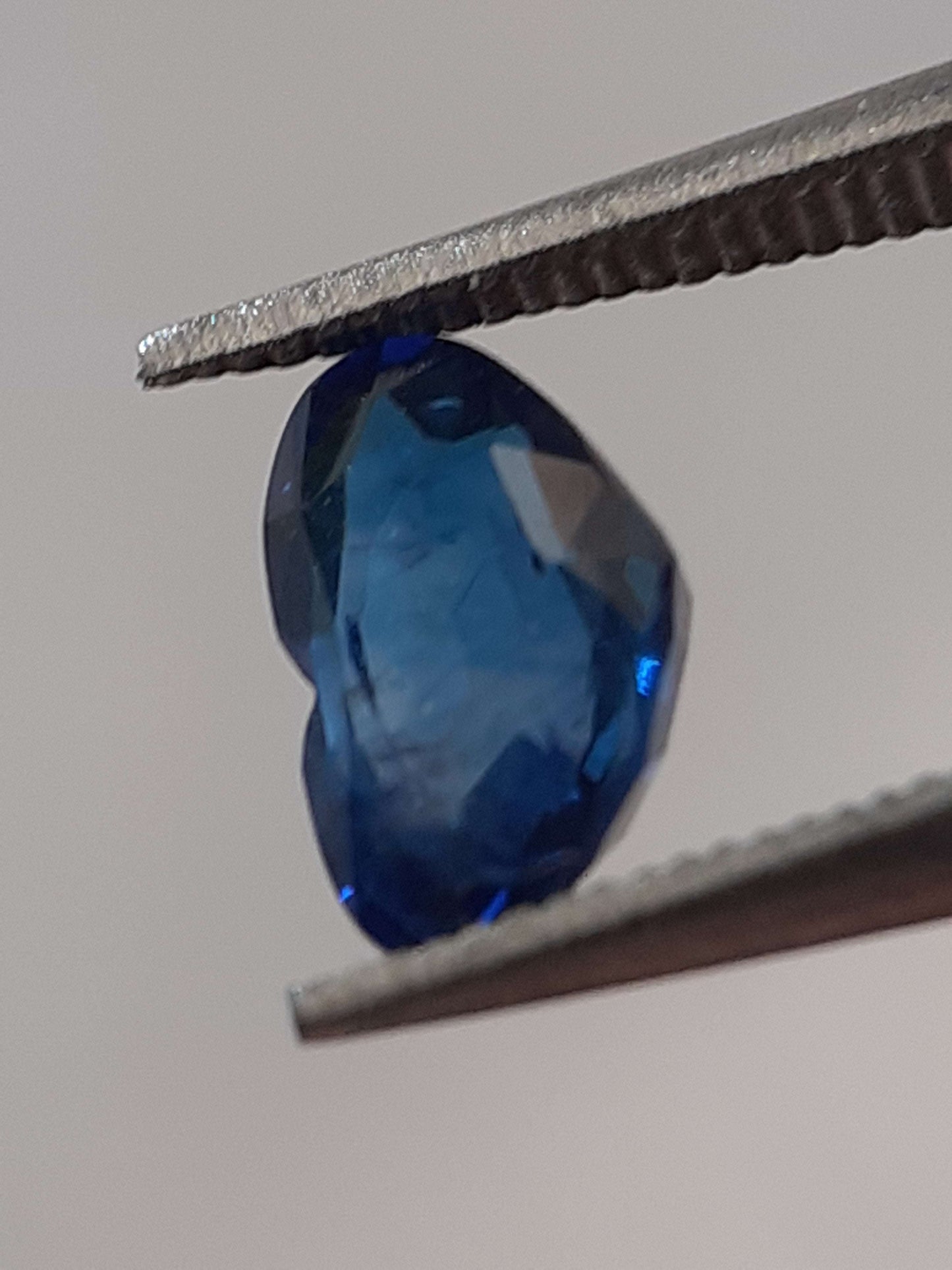 Natural blue sapphire - 0.69 ct - Heart - heated - Ceylon - certified by NGB All Sapphire Gemstones - Faceted Sapphire Natural Gems Belgium