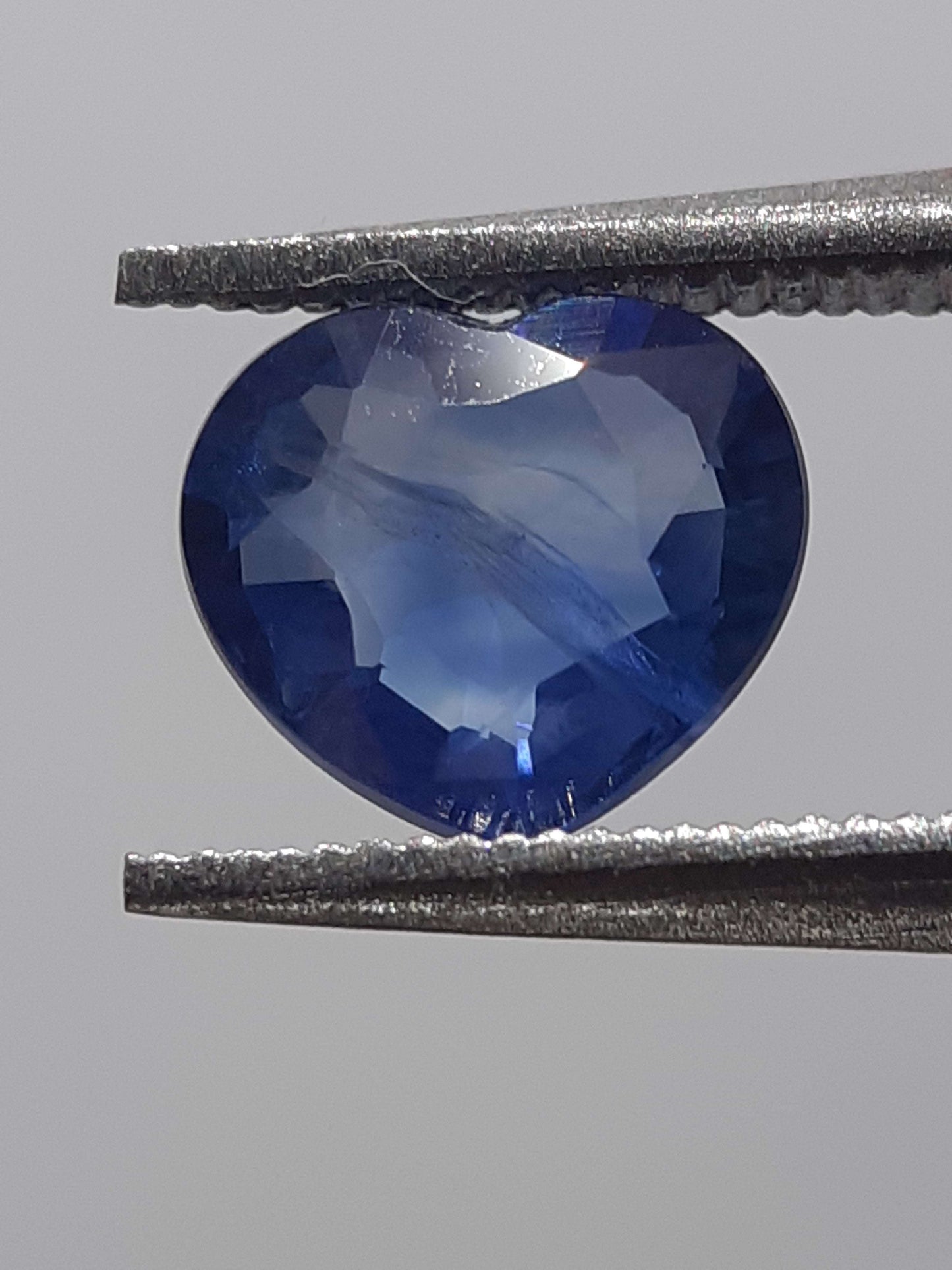 Natural blue sapphire - 0.75 ct - Heart - heated - Africa - certified by NGB All Sapphire Gemstones - Faceted Sapphire Natural Gems Belgium