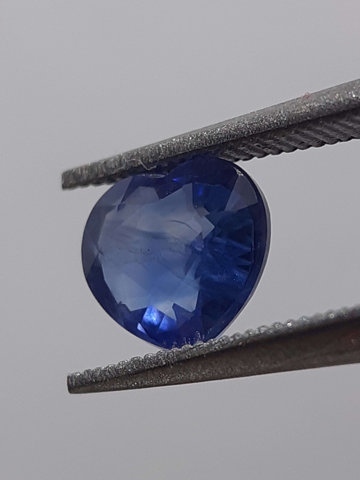 Natural blue sapphire - 0.75 ct - Heart - heated - Africa - certified by NGB All Sapphire Gemstones - Faceted Sapphire Natural Gems Belgium