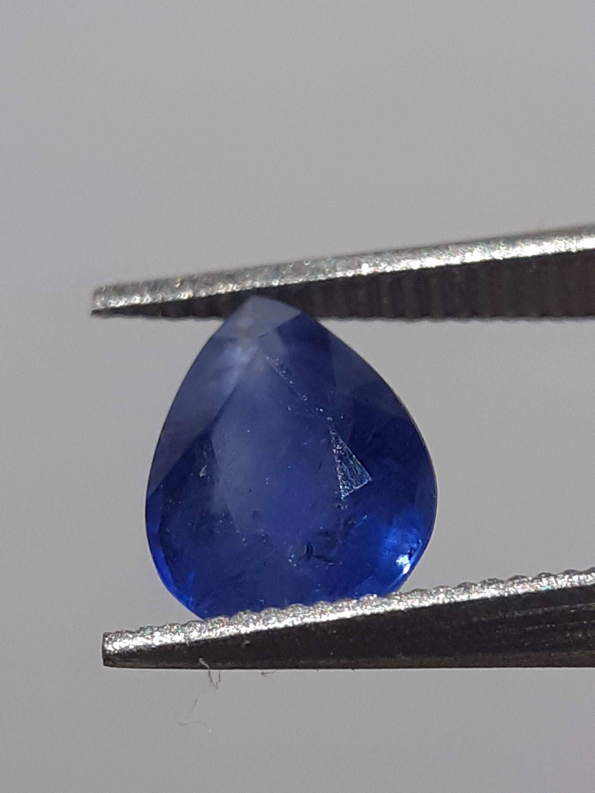 Natural blue sapphire - 0.80 ct - Pear - heated - Ceylon - certified by NGB All Sapphire Gemstones - Faceted Sapphire Natural Gems Belgium