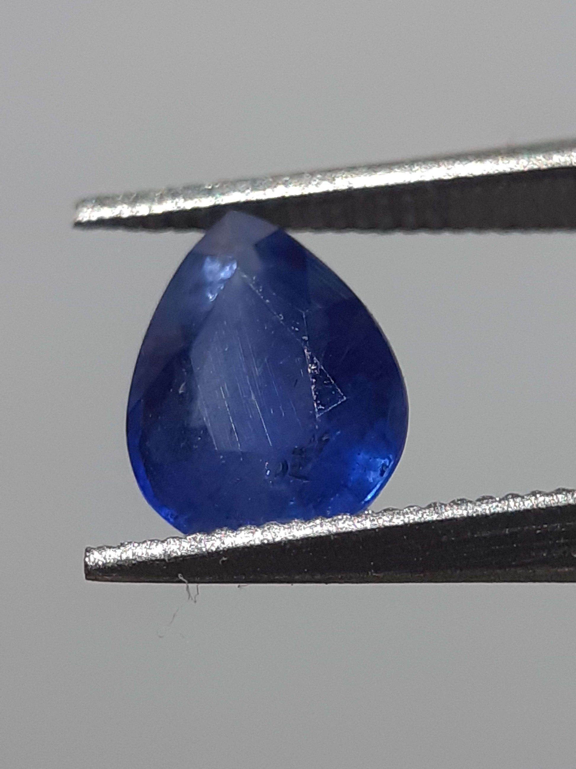 Natural blue sapphire - 0.80 ct - Pear - heated - Ceylon - certified by NGB All Sapphire Gemstones - Faceted Sapphire Natural Gems Belgium