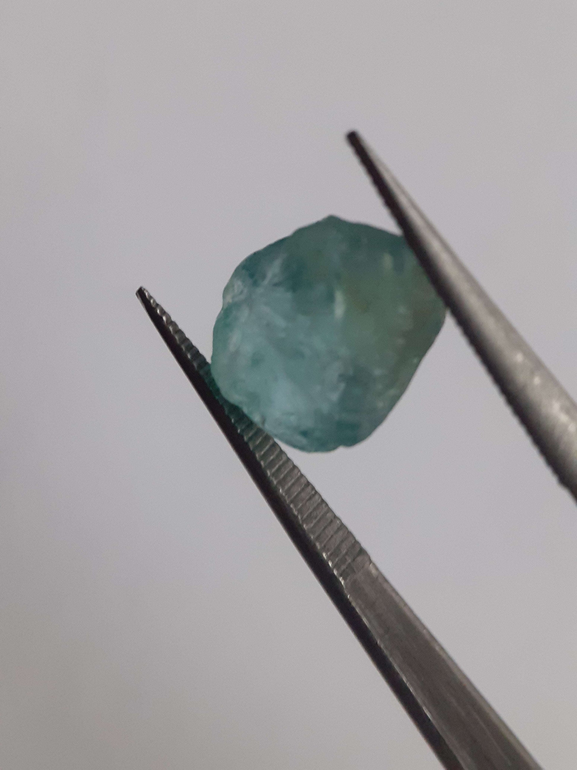 Natural bluish green Apatite - 2.730 ct - Rough Gemstone - for faceting All Apatite Gemstones - Rough Apatite Natural Gems Belgium