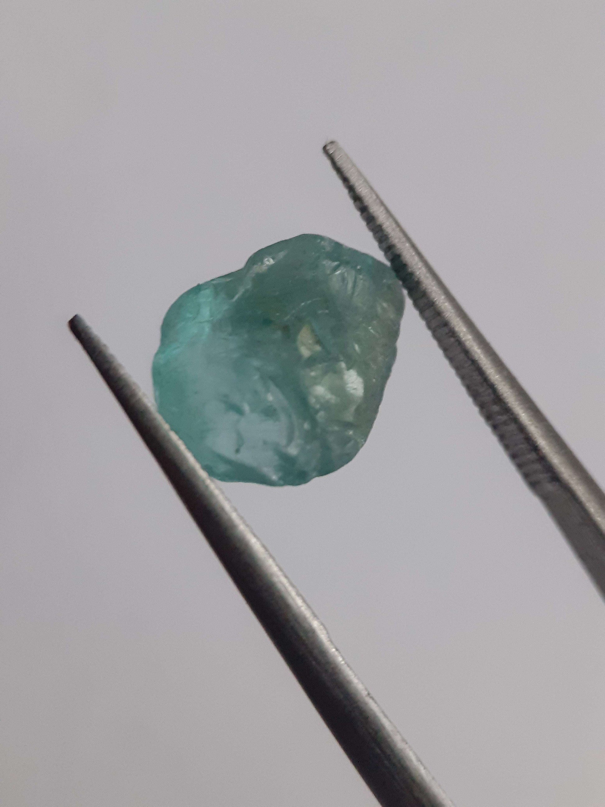 Natural bluish green Apatite - 2.730 ct - Rough Gemstone - for faceting All Apatite Gemstones - Rough Apatite Natural Gems Belgium