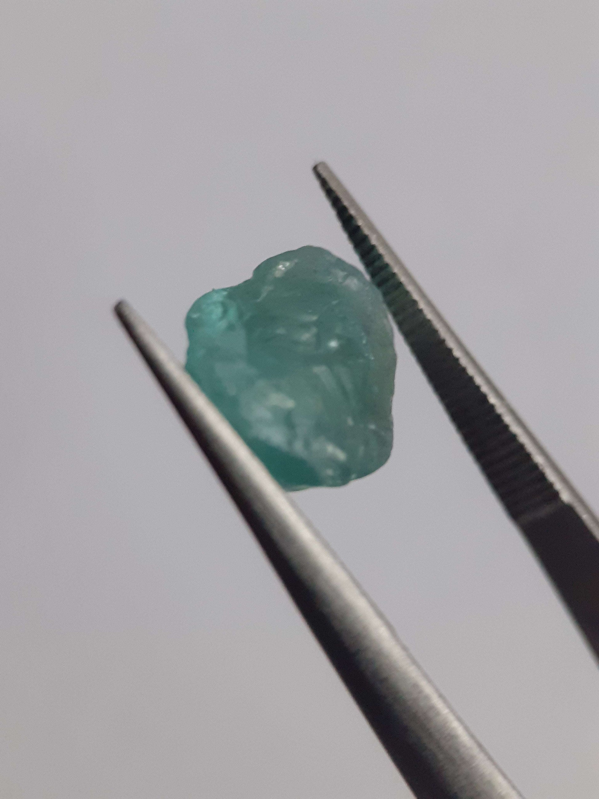 Natural bluish green Apatite - 2.730 ct - Rough Gemstone - for faceting All Apatite Gemstones - Rough Apatite Natural Gems Belgium