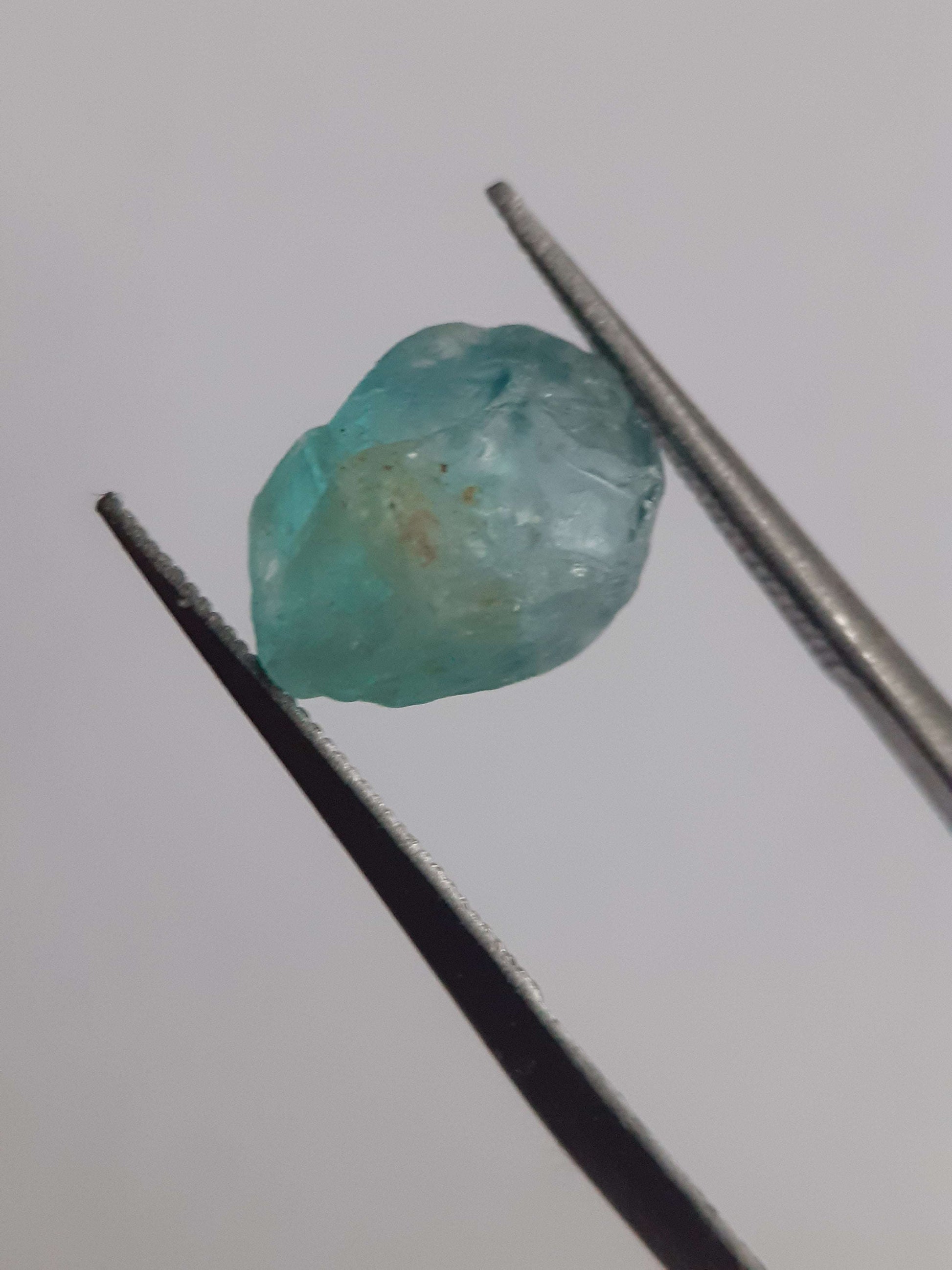 Natural bluish green Apatite - 2.730 ct - Rough Gemstone - for faceting All Apatite Gemstones - Rough Apatite Natural Gems Belgium