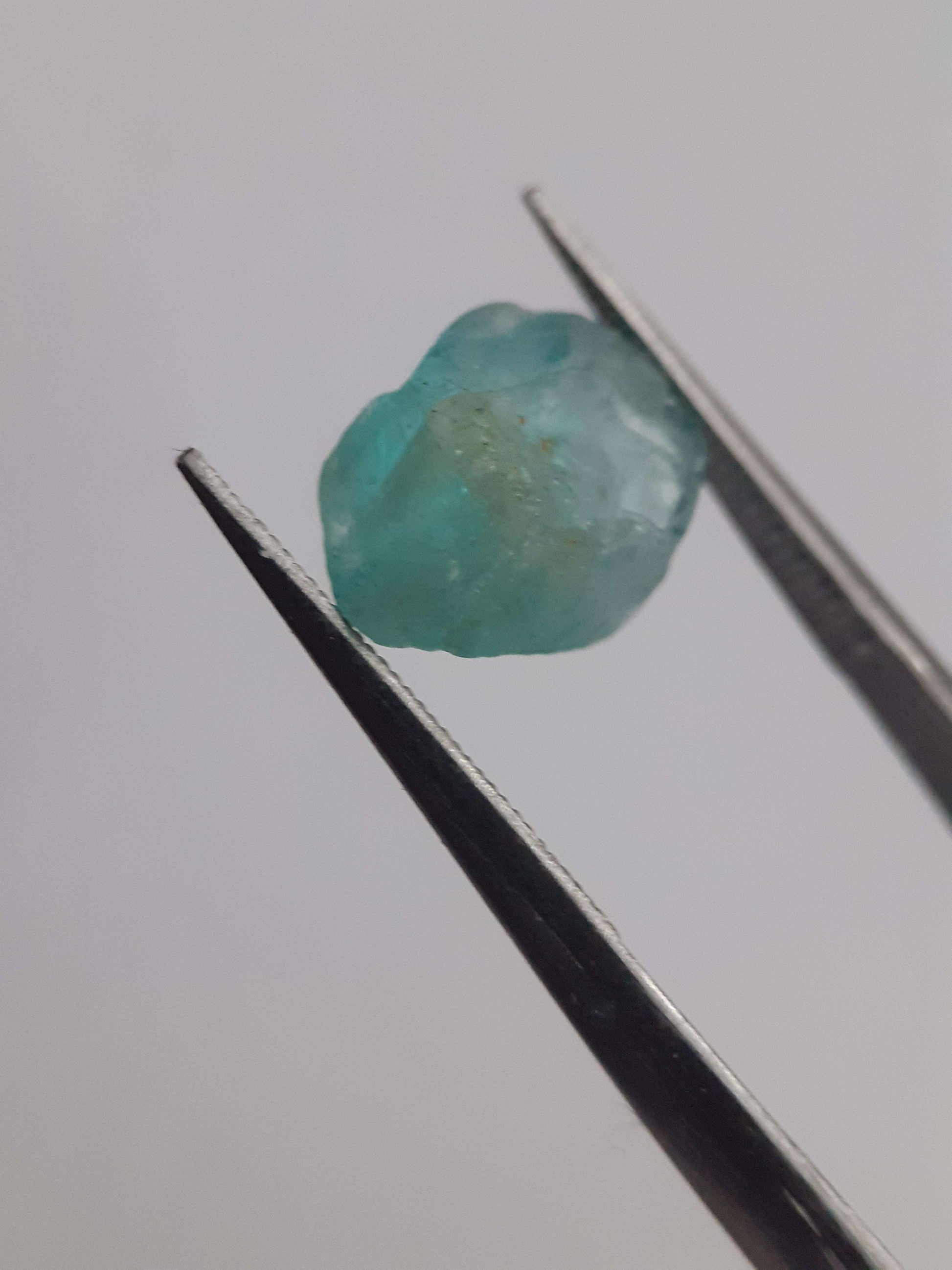 Natural bluish green Apatite - 2.730 ct - Rough Gemstone - for faceting All Apatite Gemstones - Rough Apatite Natural Gems Belgium