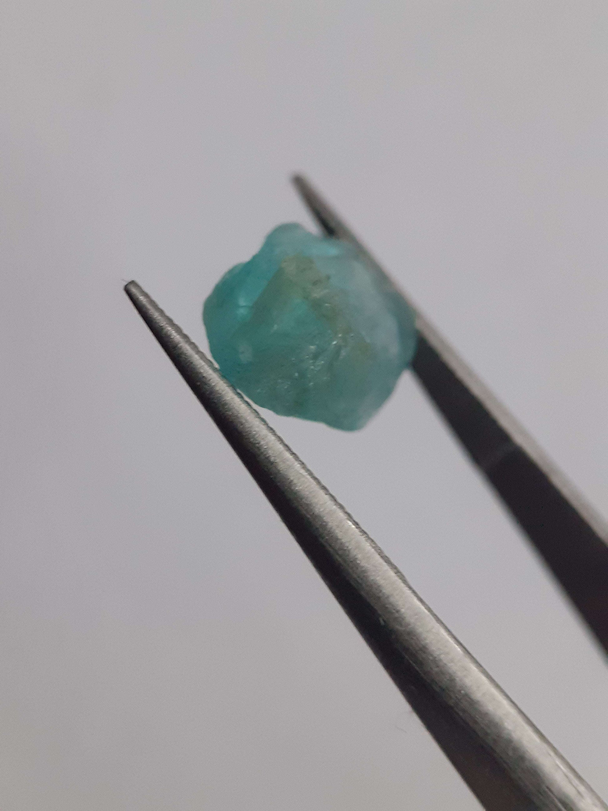 Natural bluish green Apatite - 2.730 ct - Rough Gemstone - for faceting All Apatite Gemstones - Rough Apatite Natural Gems Belgium