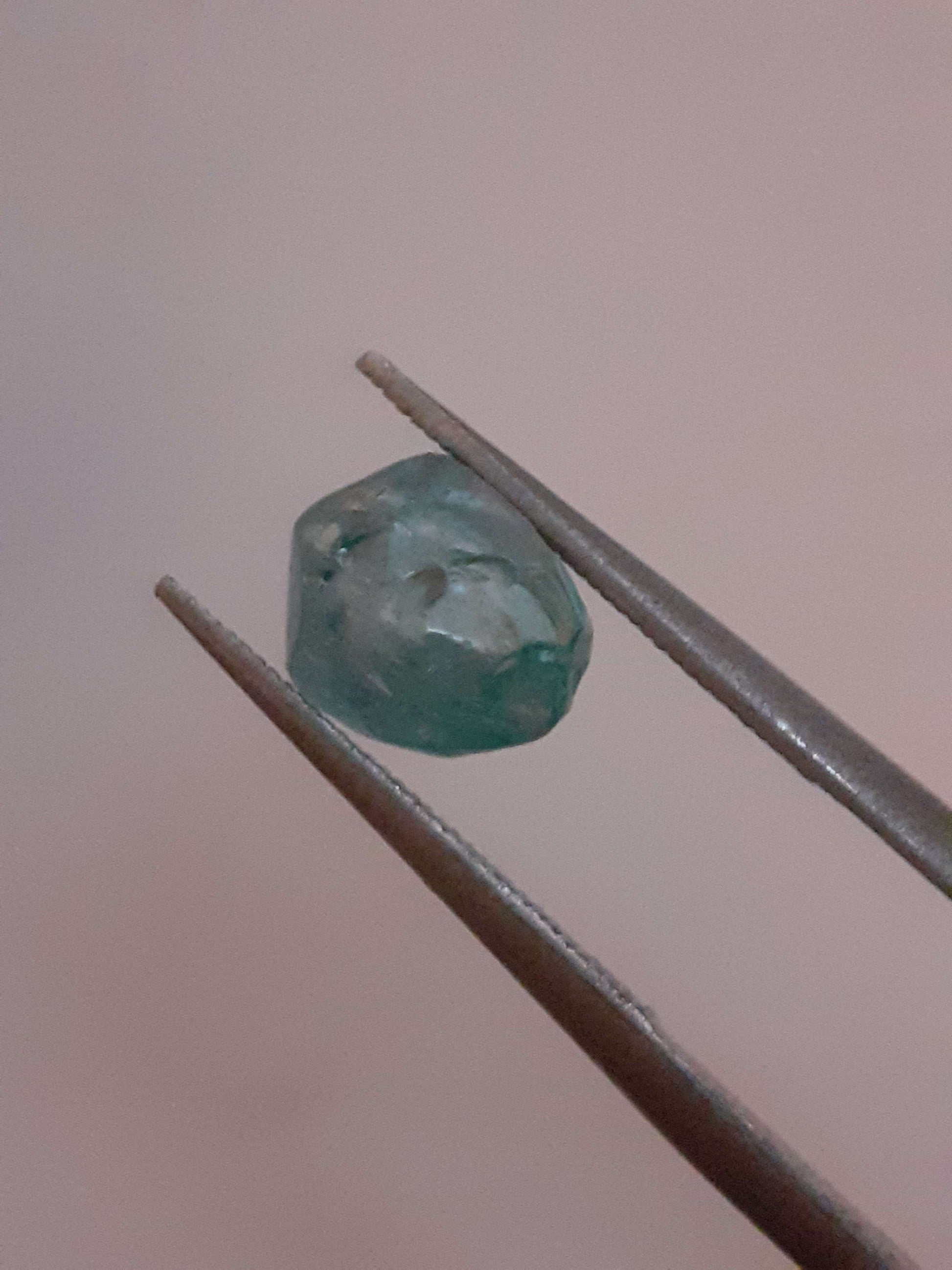 Natural Gems Belgium - All Apatite Gemstones - Rough Apatite - Natural bright ocean blue Apatite - 2.180 ct - Rough Gemstone *** € 3.09