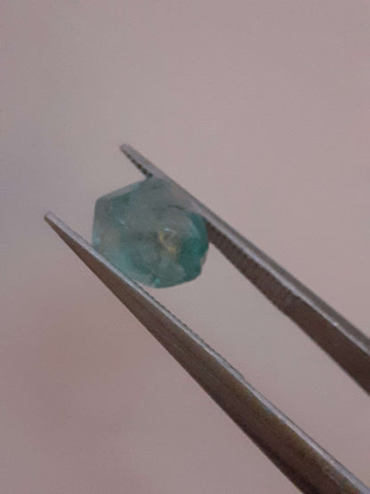 Natural bright ocean blue Apatite - 2.180 ct - Rough Gemstone All Apatite Gemstones - Rough Apatite Natural Gems Belgium