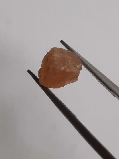 Natural brown Apatite - 2.015 ct - Rough Gemstone for faceting All Apatite Gemstones - Rough Apatite Natural Gems Belgium