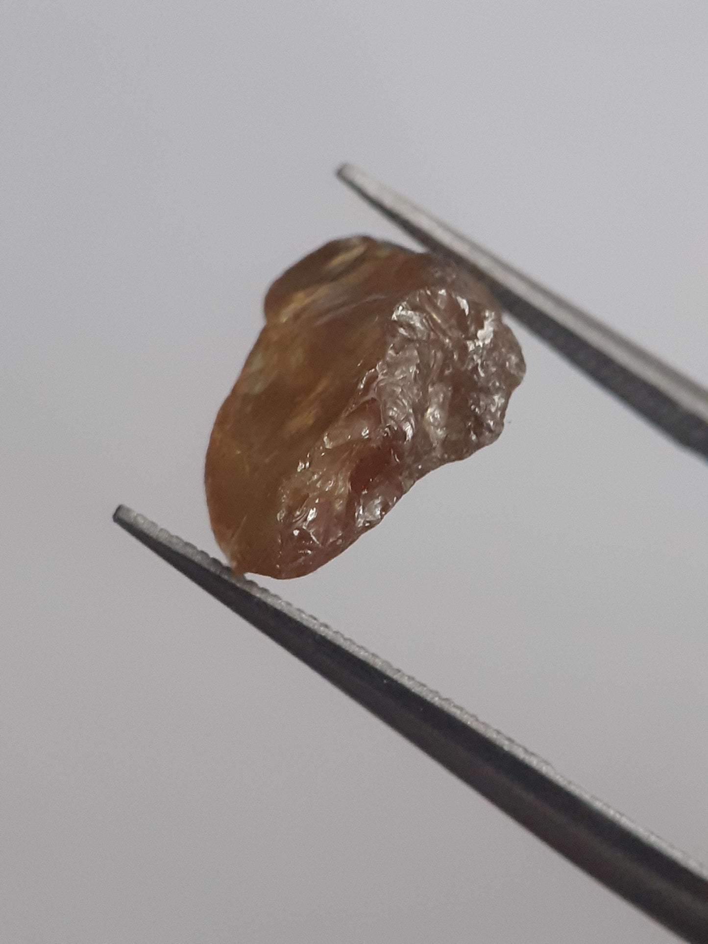 Natural brownish orangey yellow sphene - 3.314 ct - rough gem - for faceting high fire possibility All Sphene Gemstones - Rough Sphene (Titanite) Natural Gems Belgium