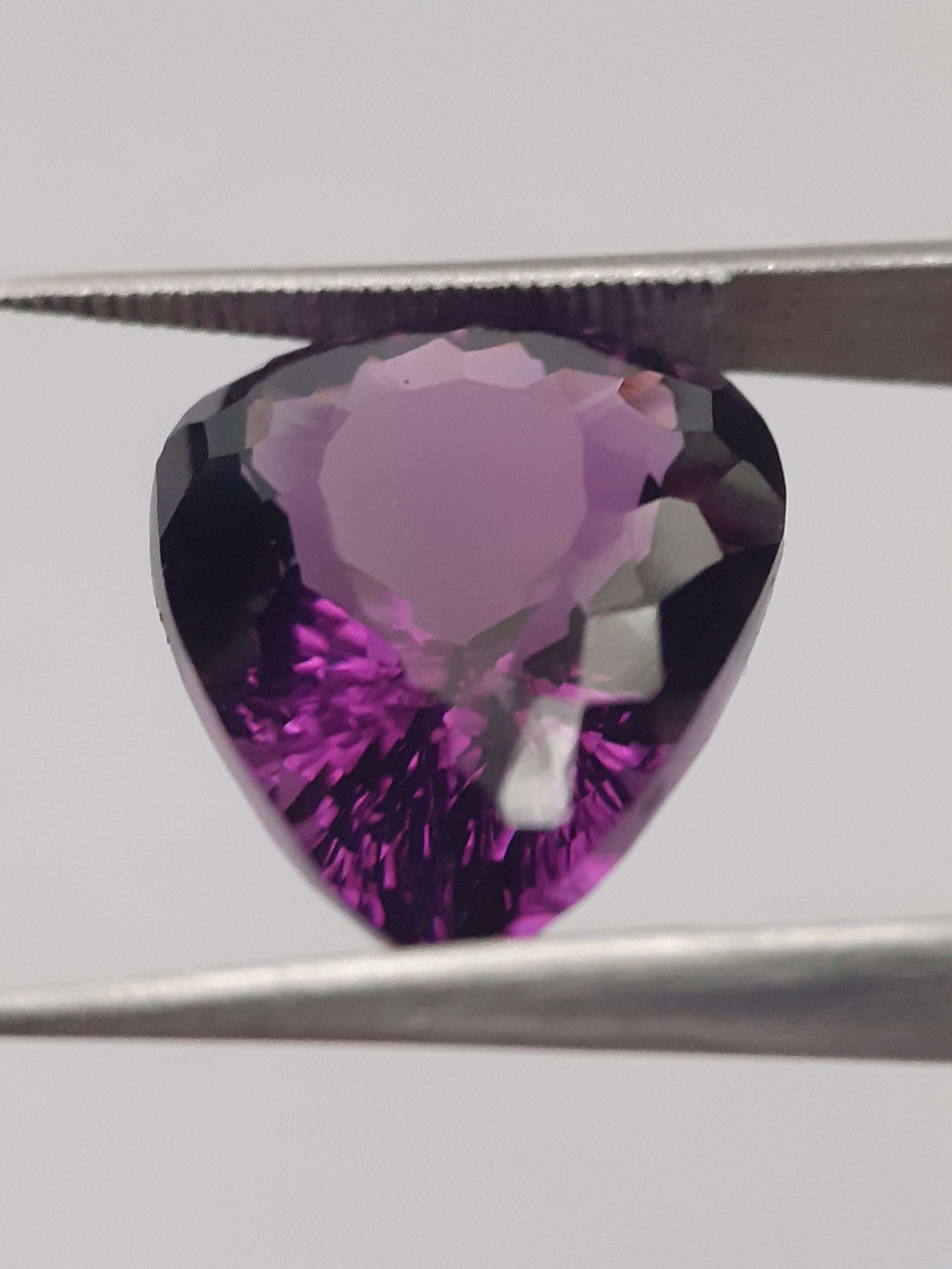 Natural deep purple Amethyst - 7.669 ct - Pear - very good color All Amethyst Gemstones Natural Gems Belgium