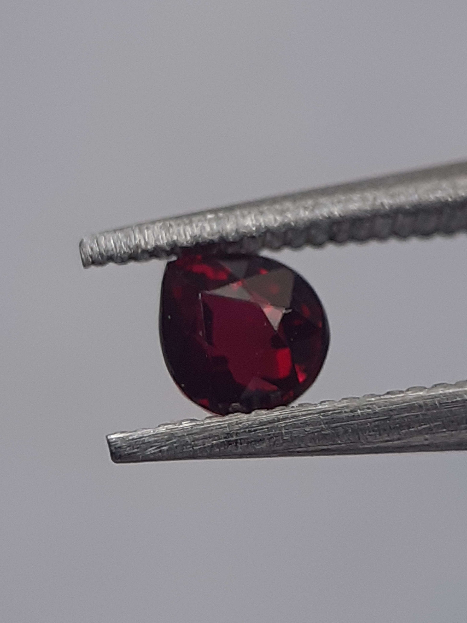 Natural deep red Ruby - 0.20 ct - Pear - unheated - certified by NGB All Ruby Gemstones - Faceted Ruby Natural Gems Belgium