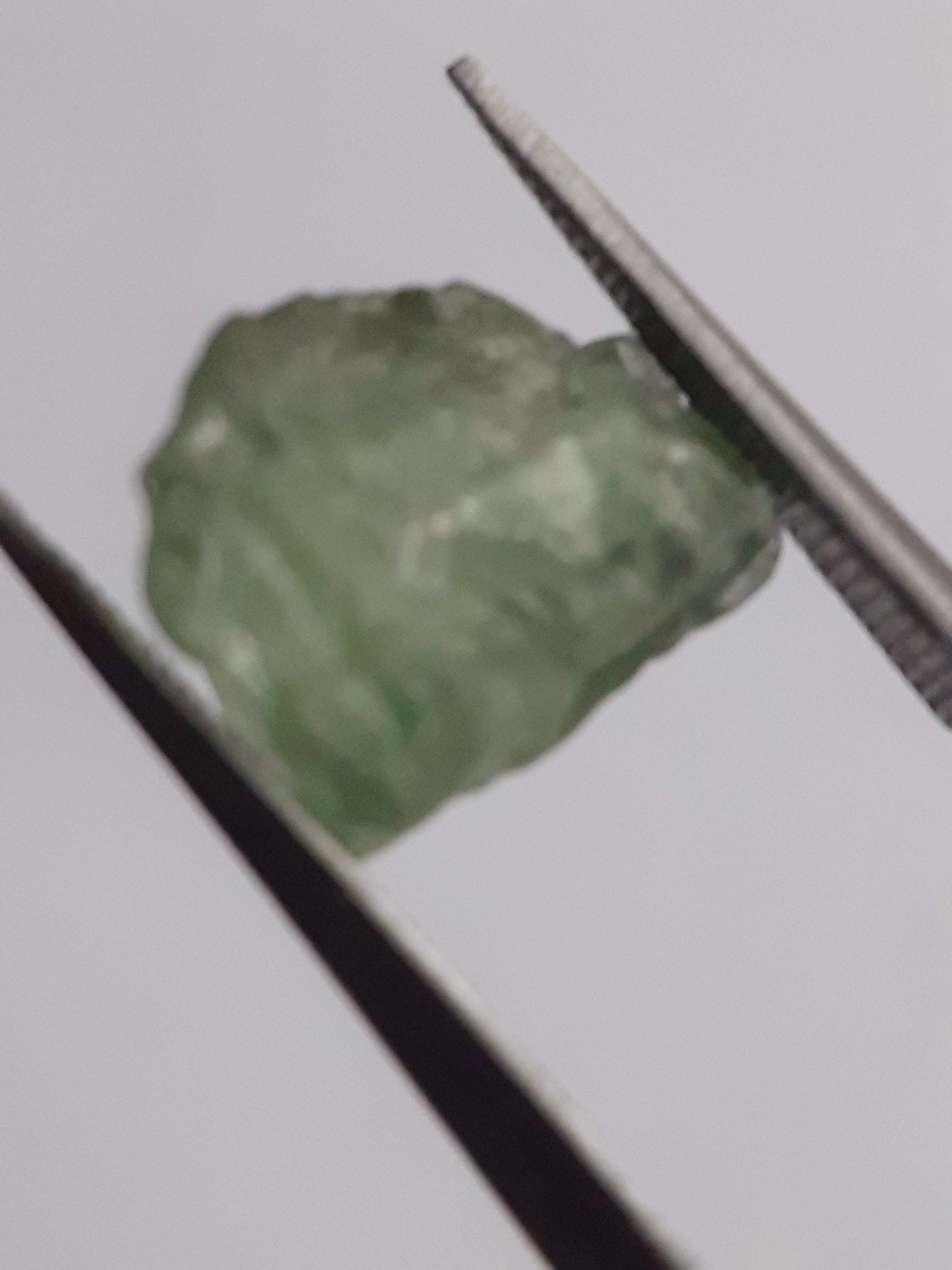 Natural green Apatite - 3.679 ct - Rough Gemstone All Apatite Gemstones - Rough Apatite Natural Gems Belgium